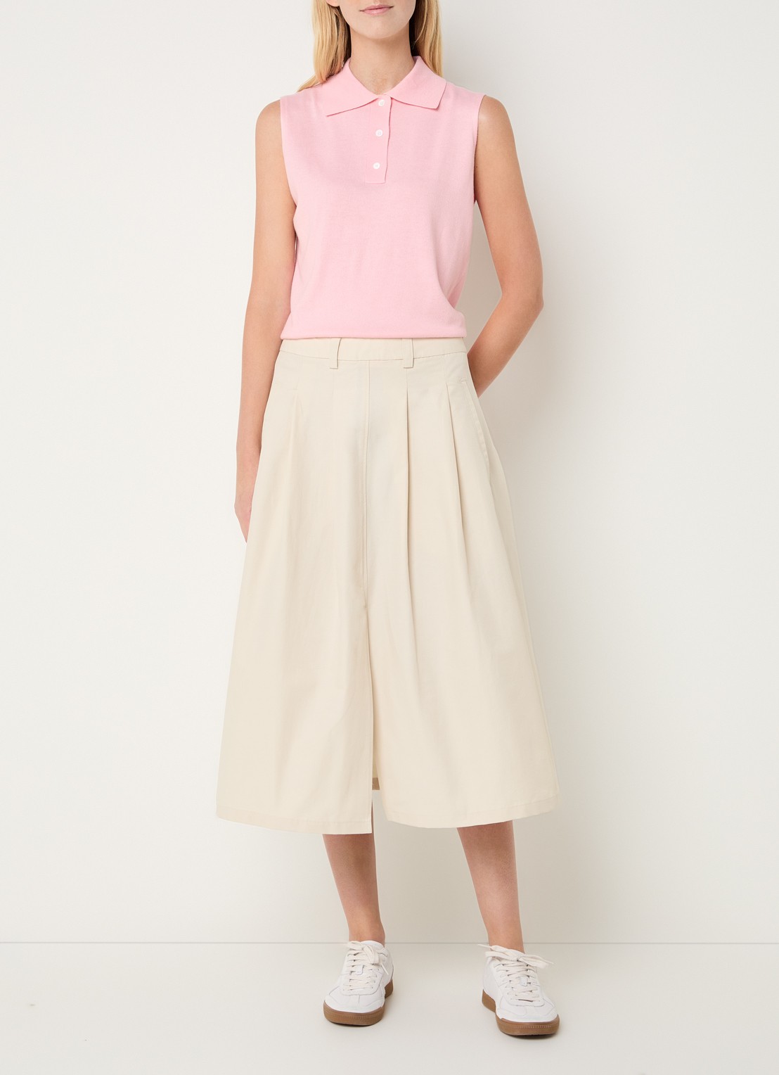 Josephine & Co Belle midi rok met plooidetail en split - voorkant 2 beige