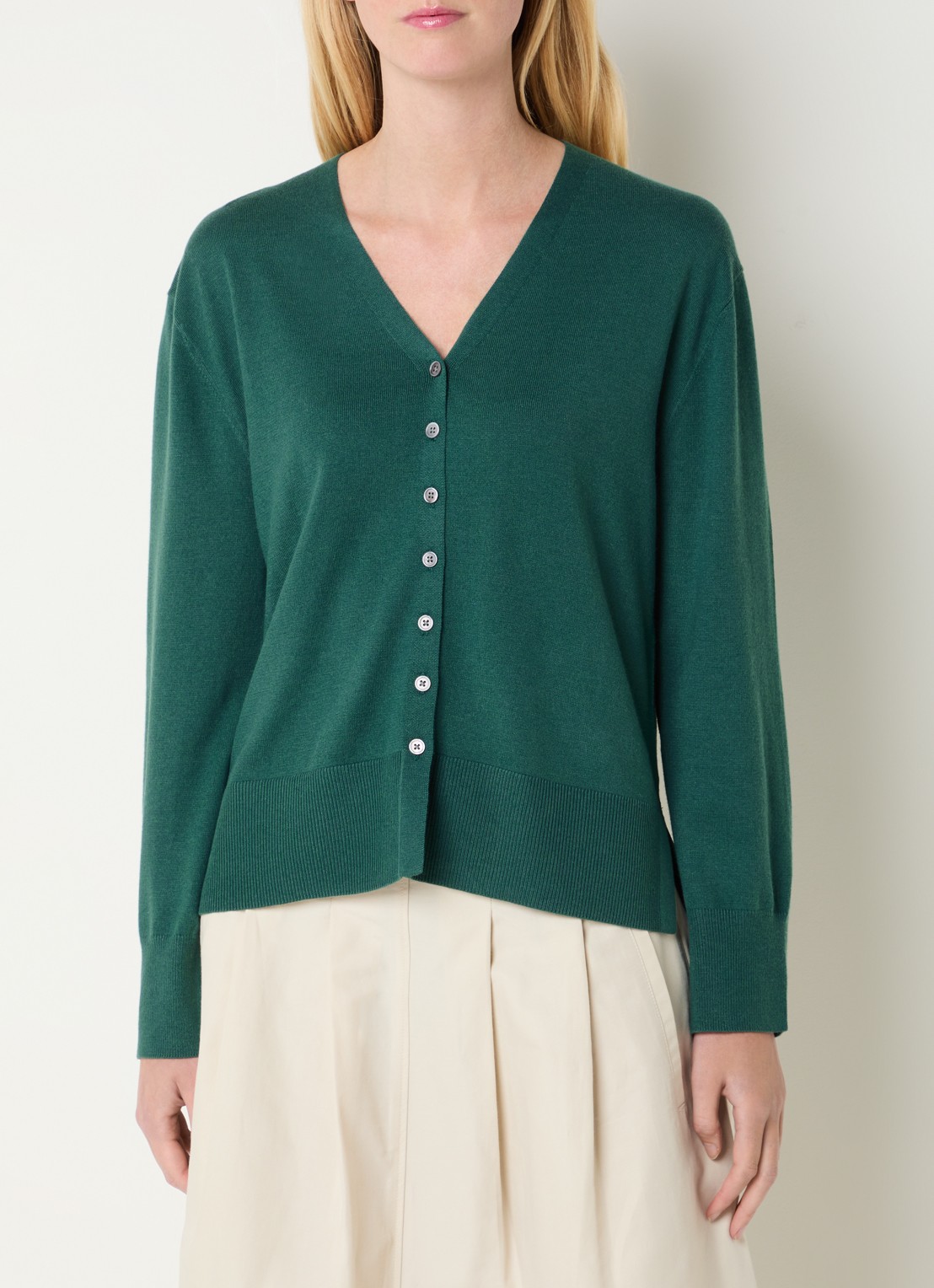 Josephine & Co Berco fijngebreid vest in wolblend met V-hals - detail 2 donkergroen
