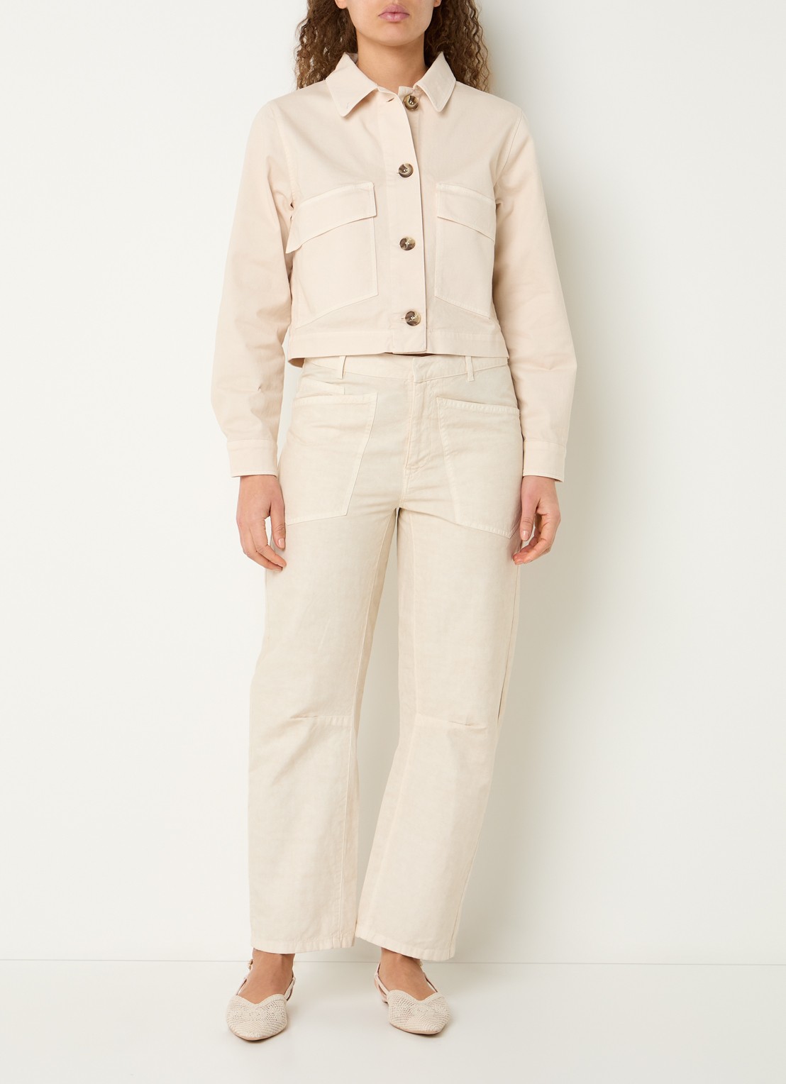 Josephine & Co Bibi cropped overshirt met borstzakken - voorkant 2 beige