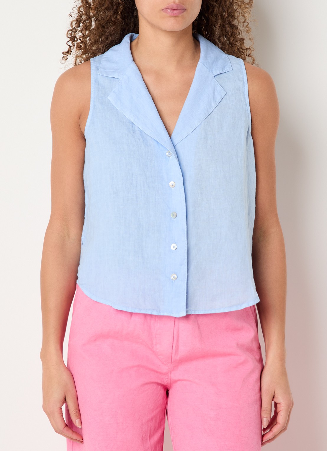 Josephine & Co Bliss mouwloze blouse  - detail lichtblauw