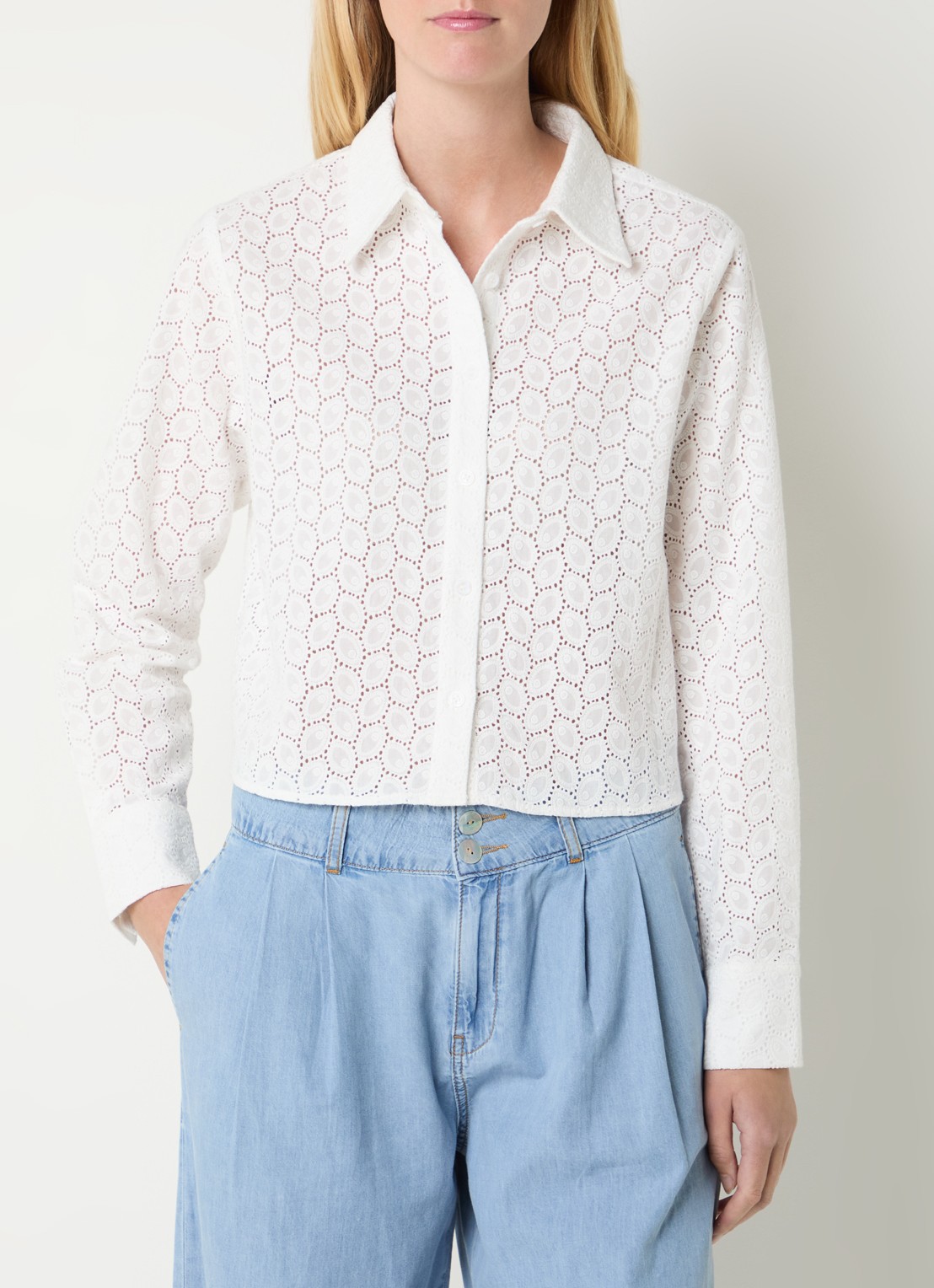 Josephine & Co Boaz cropped blouse met broderie - detail 3 wit