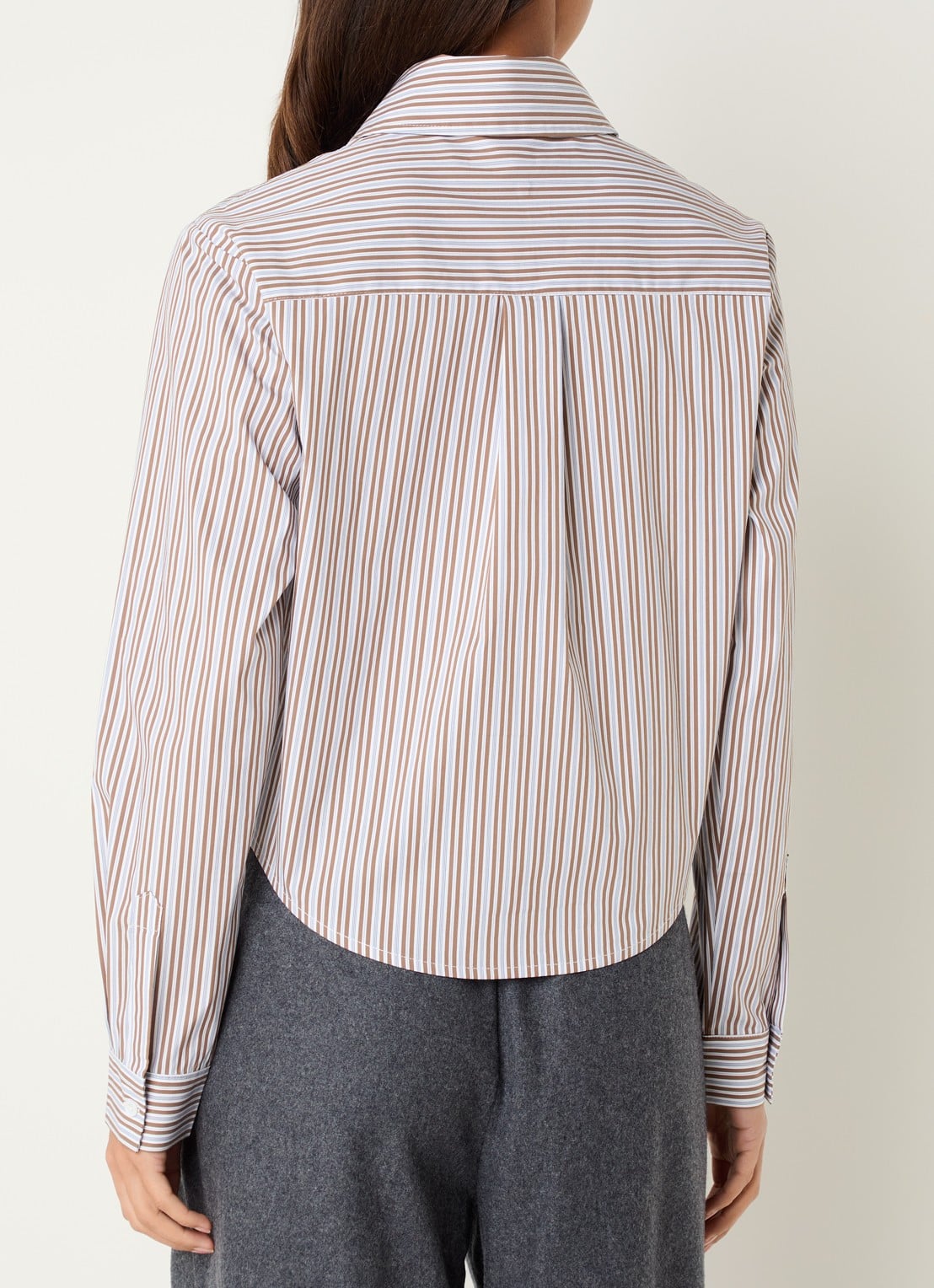 Josephine & Co Bodine blouse met streepprint en logoborduring - achterkant camel