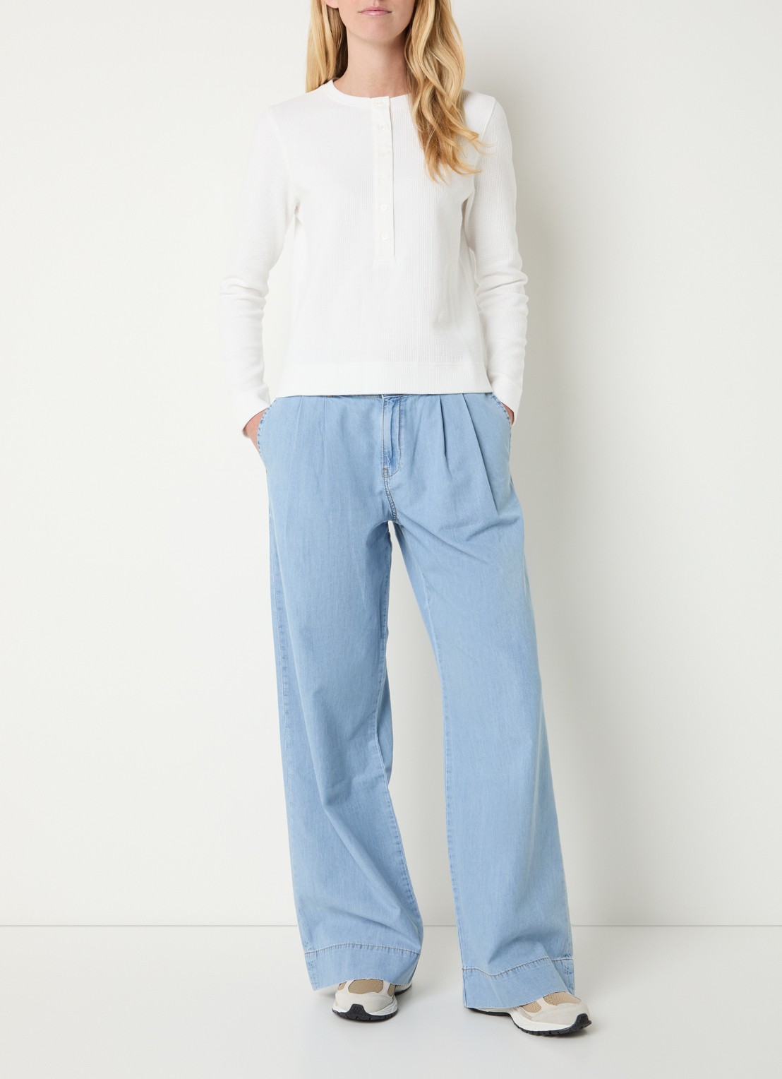 Josephine & Co Britt high waist straight fit broek van chambray - voorkant 3 lichtblauw