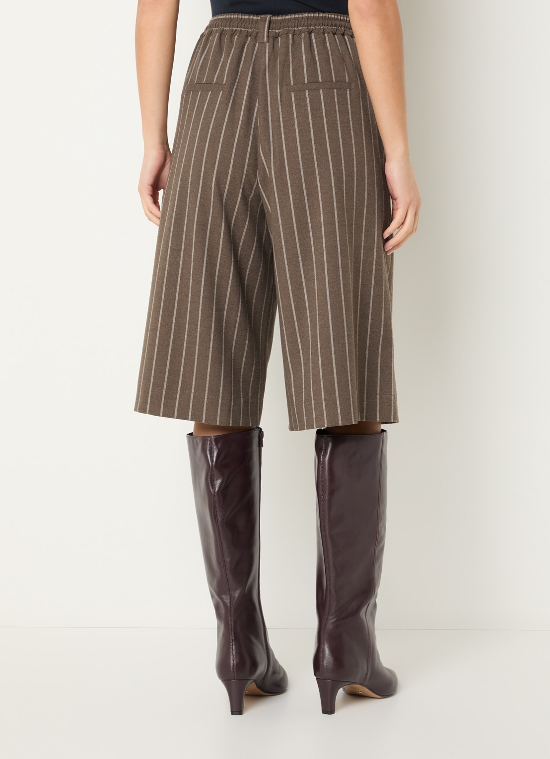 Josephine & Co Camden high waist loose fit korte pantalon met streepprint - achterkant 4 bruin
