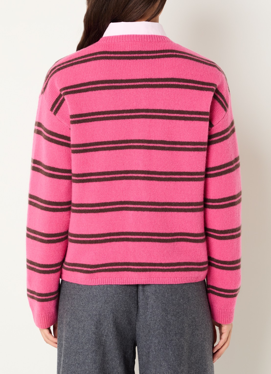Josephine & Co Chiara grofgebreid vest in lamswolblend met streepprint - achterkant 2 fuchsia
