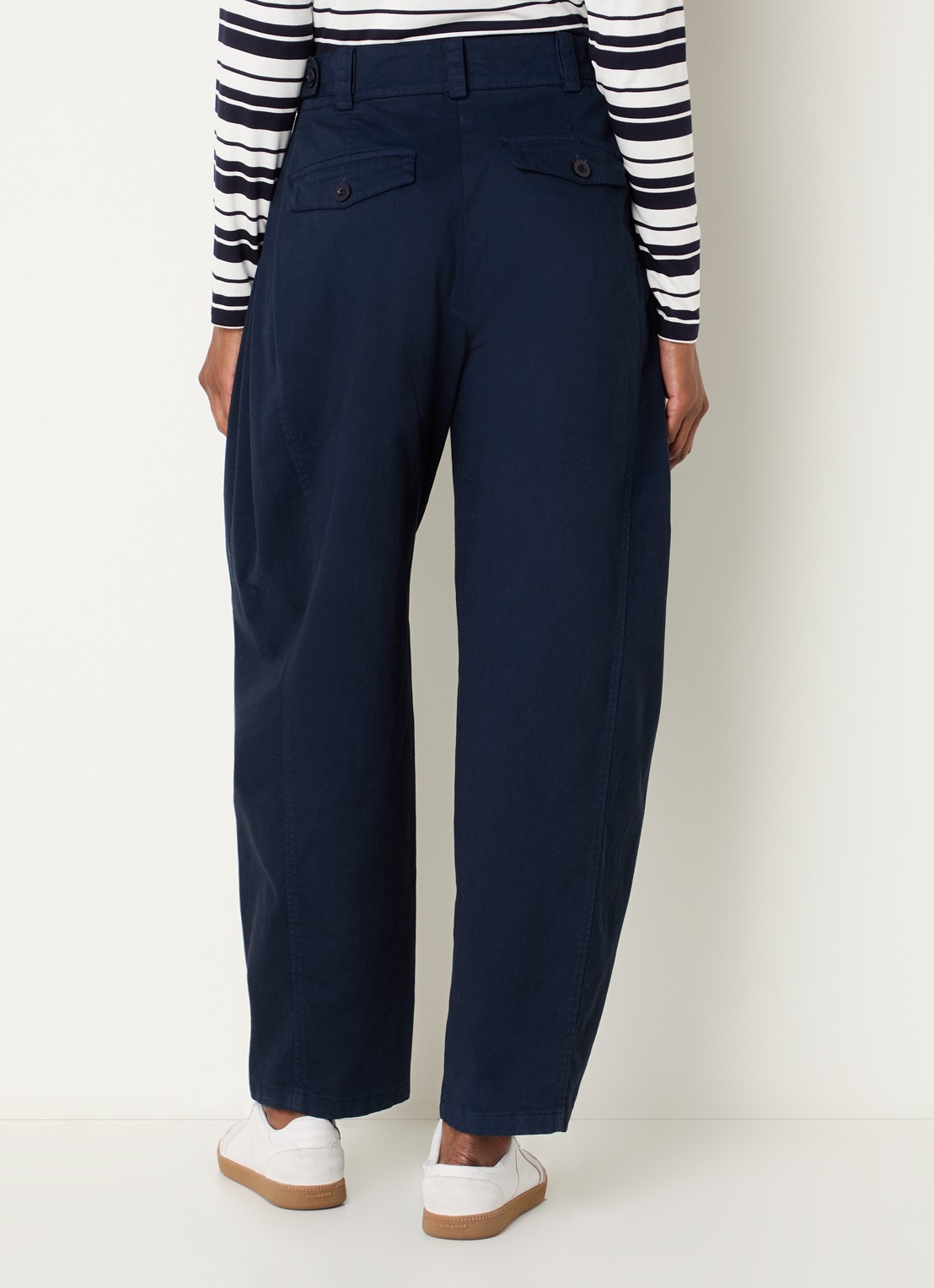 Josephine & Co Clinton high waist balloon fit chino met steekzakken - achterkant donkerblauw