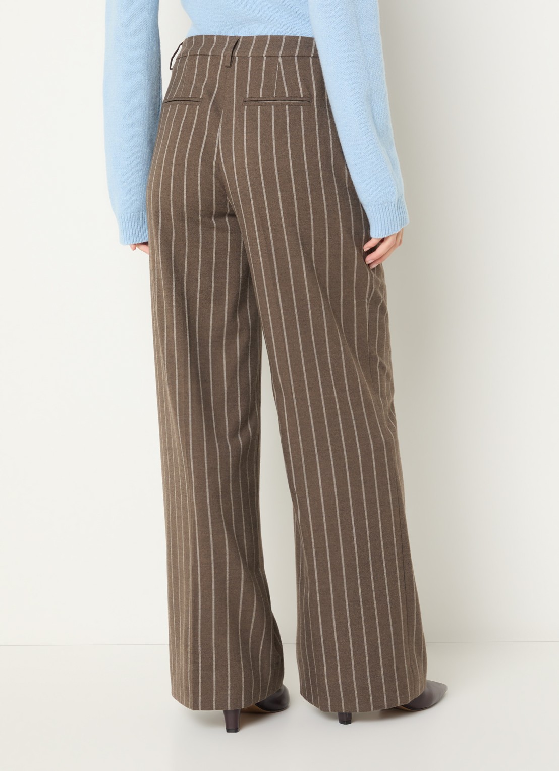 Josephine & Co Clio high waist wide fit pantalon met steekzakken - achterkant bruin