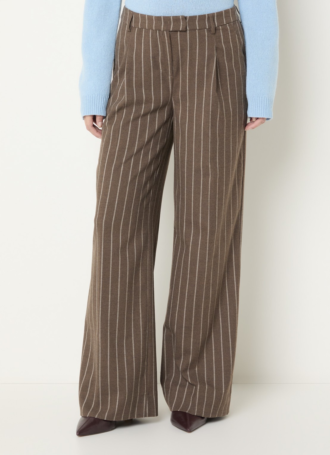 Josephine & Co Clio high waist wide fit pantalon met steekzakken - detail 4 bruin