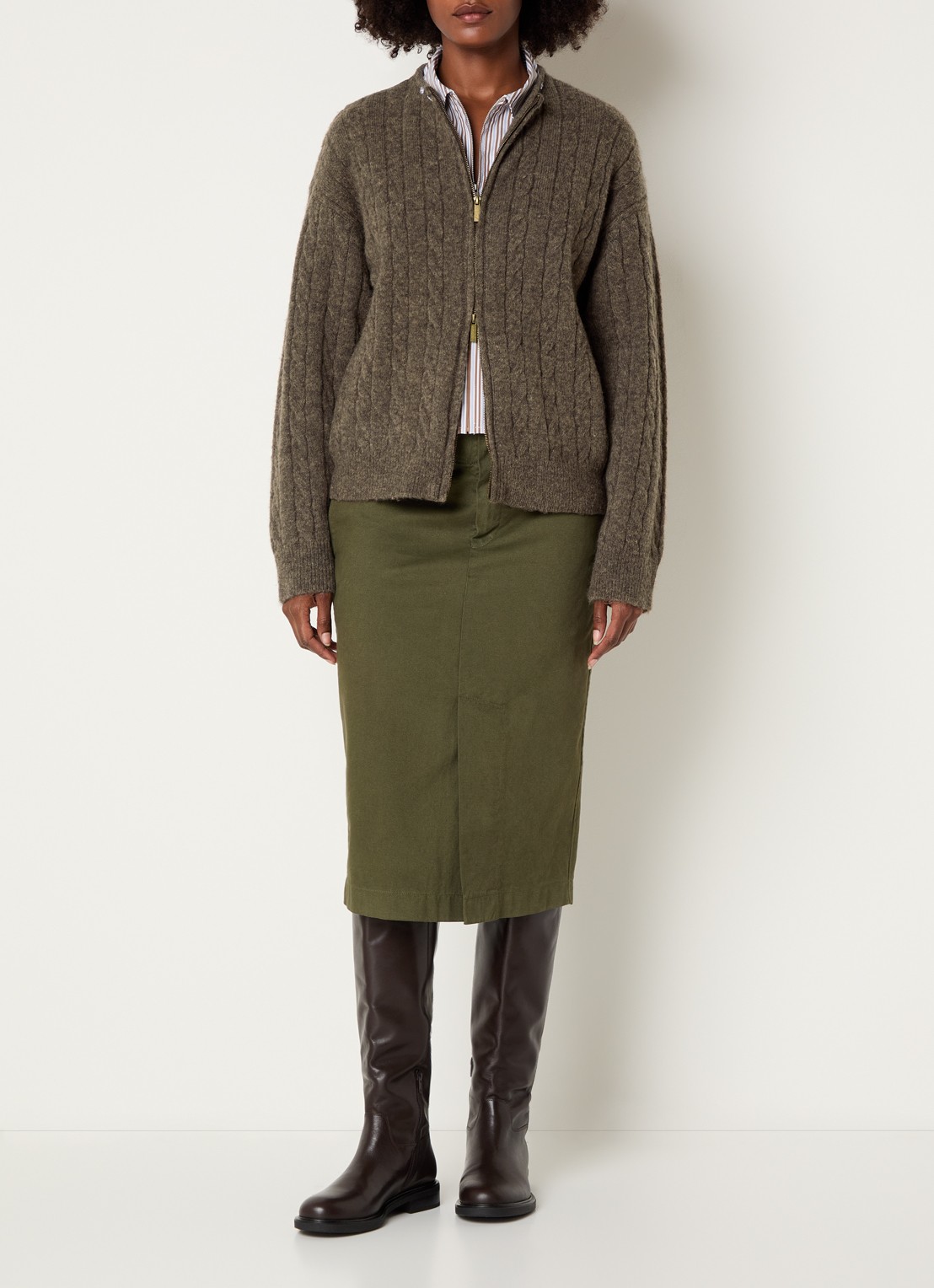 Josephine & Co Curtis kabelgebreid vest in alpaca wolblend met afneembare imitatiebontkraag - voorkant 4 bruin
