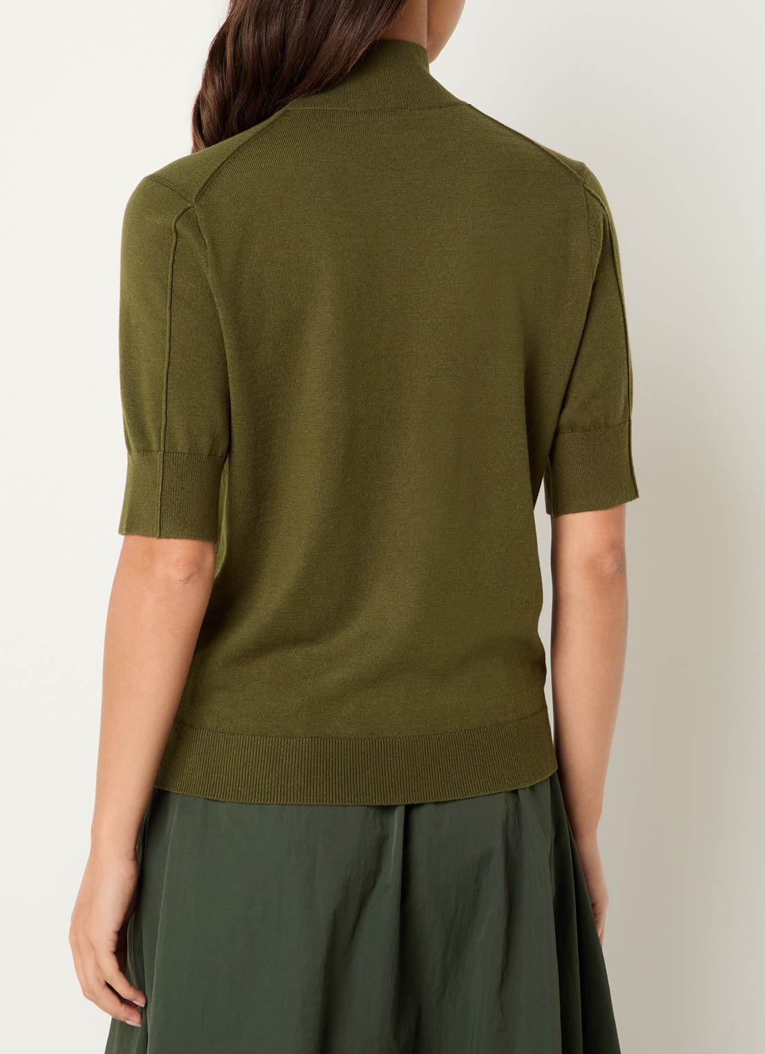 Josephine & Co Cybele fijngebreide pullover in wolblend - achterkant 4 legergroen
