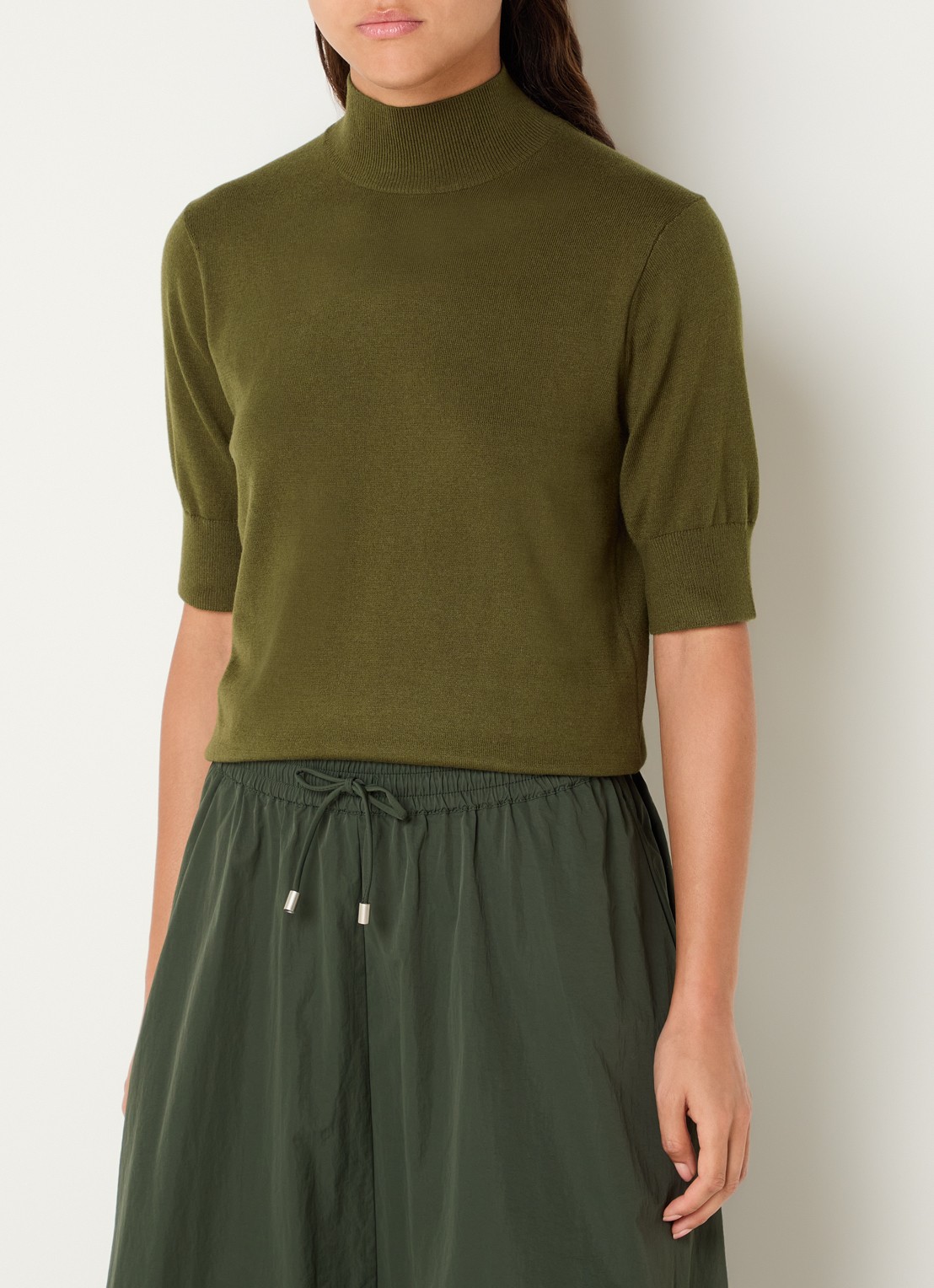 Josephine & Co Cybele fijngebreide pullover in wolblend - detail legergroen