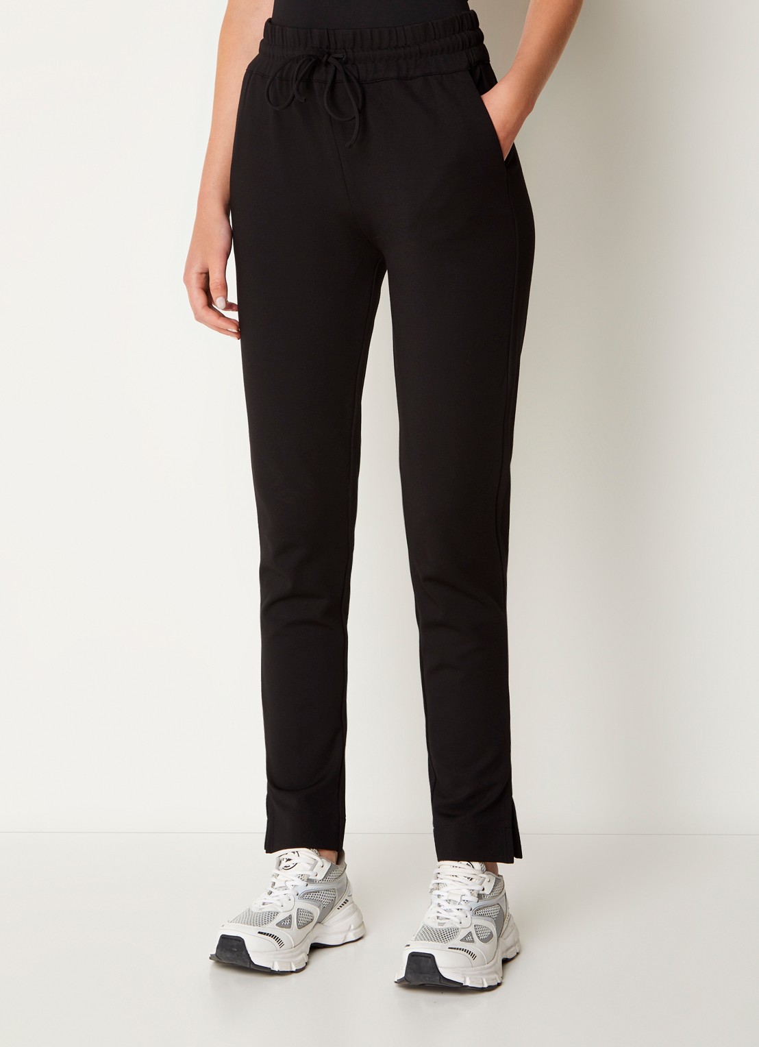 Josephine & Co Perry mid waist slim fit cropped pantalon van jersey  - detail zwart