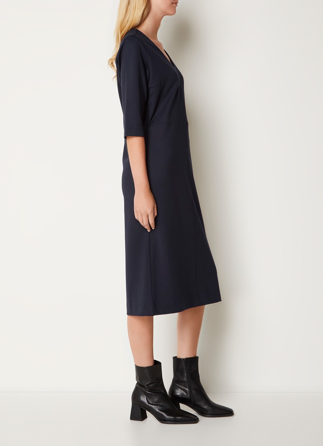 Josephine & Co Pippa midi jurk van jersey met V-hals - voorkant 2 donkerblauw