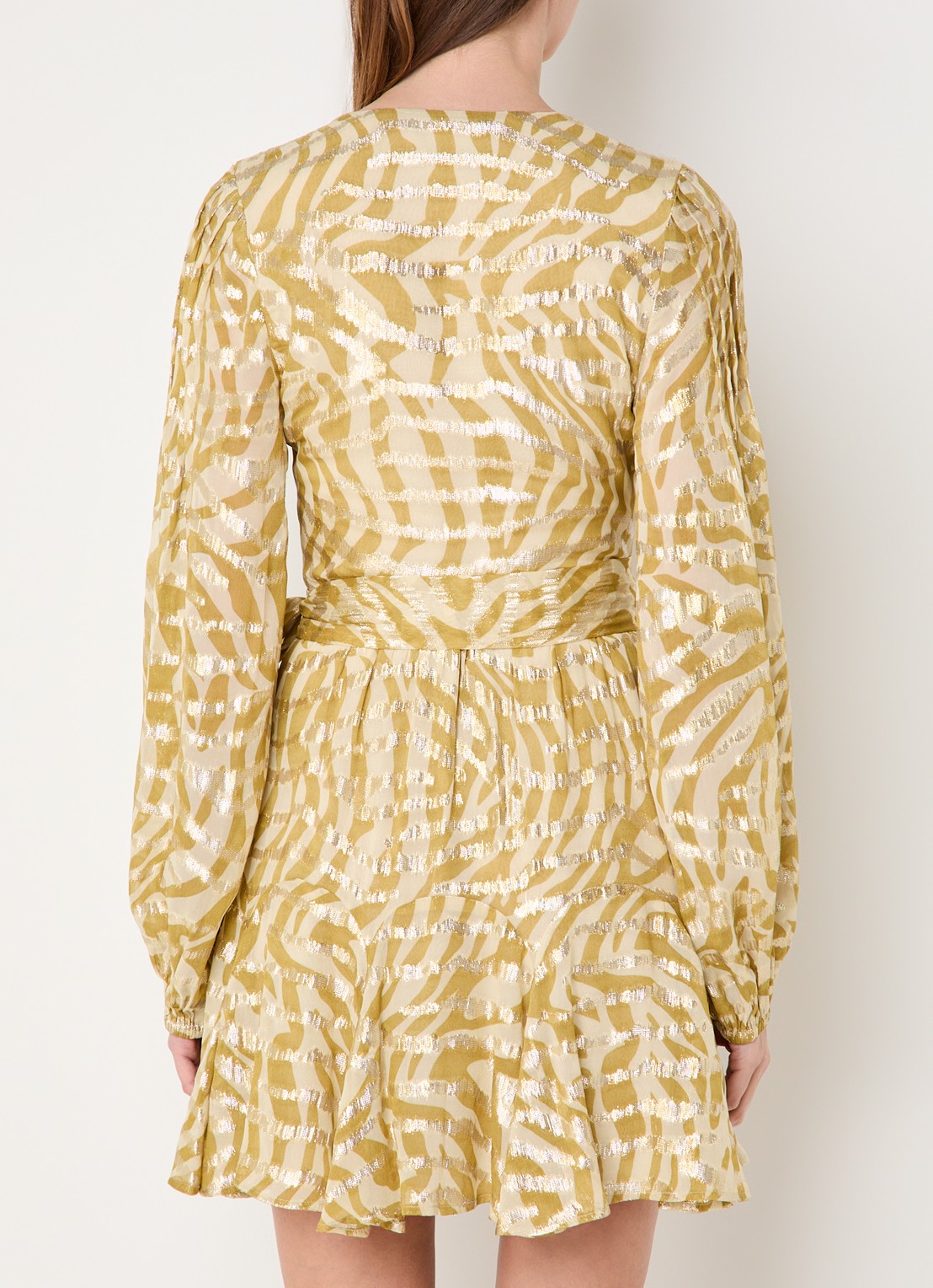 JOSH V Aliya mini wikkeljurk met jacquard dessin en lurex - achterkant 5 mosterd