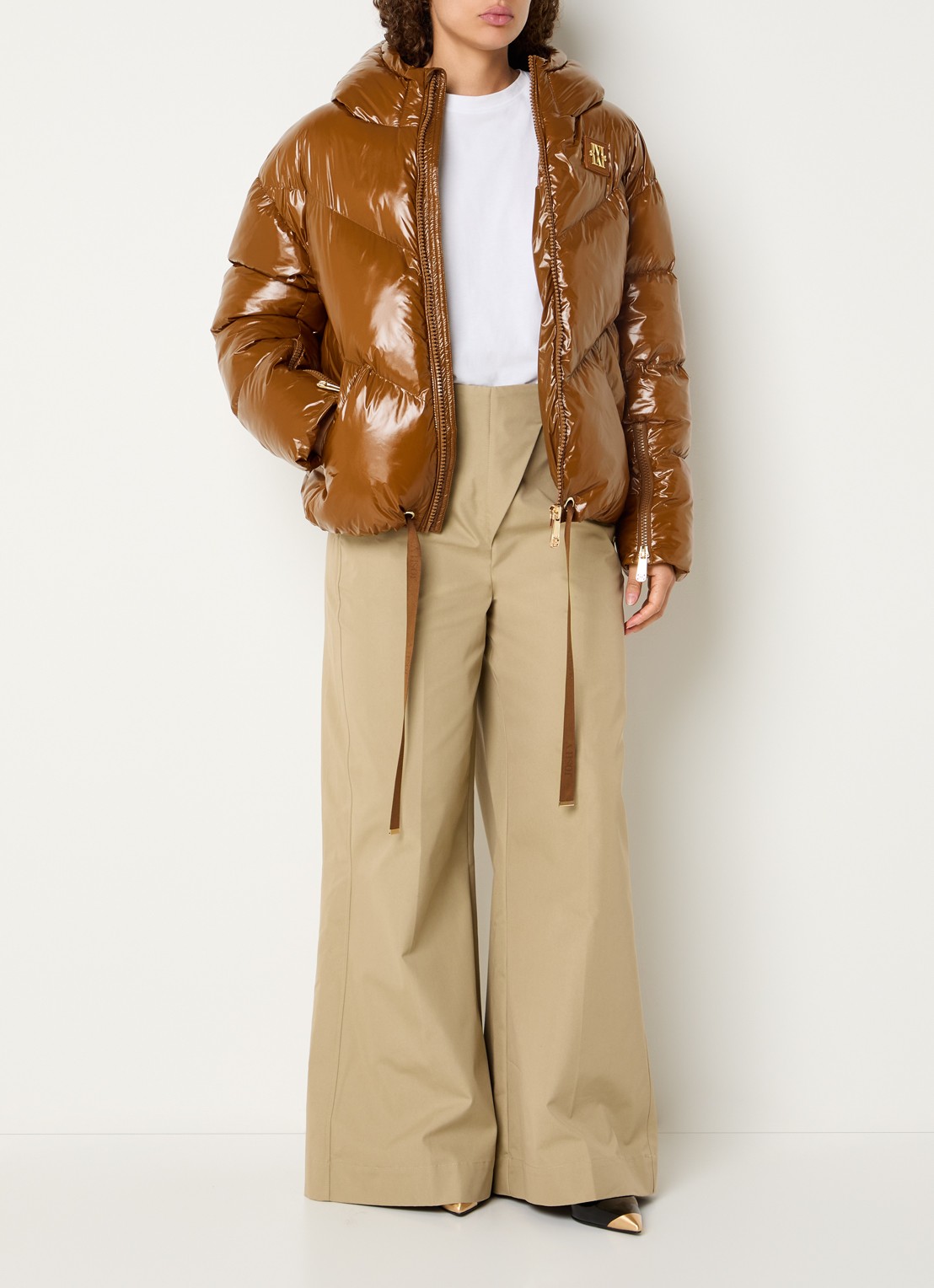 JOSH V Brenna puffer jack met strikceintuur en glanzende finish - voorkant 2 cognac
