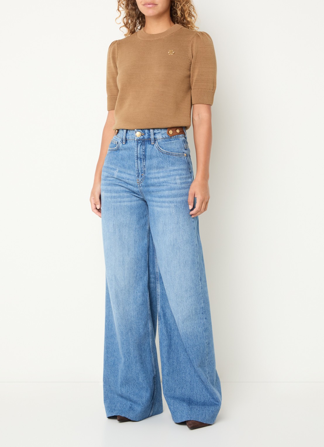 JOSH V Brent ribgebreide top met logo en pofmouw - voorkant 2 camel