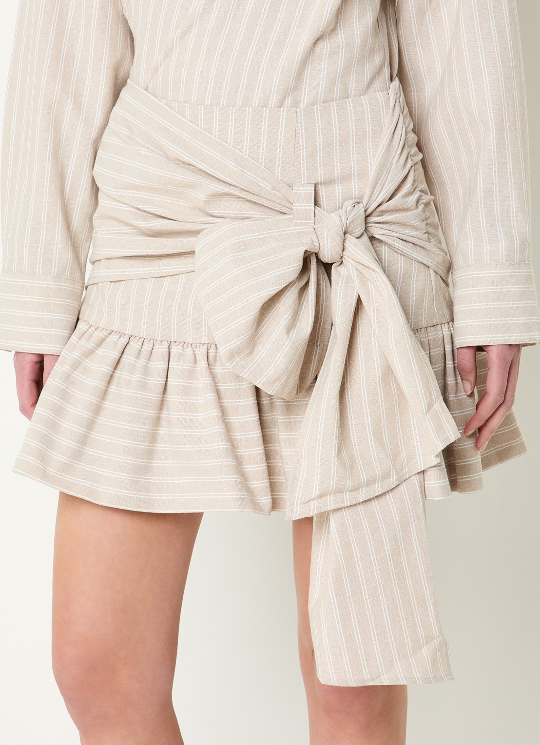 JOSH V Hollis mini rok met streepprint en strikdetail - detail 4 donkerbeige