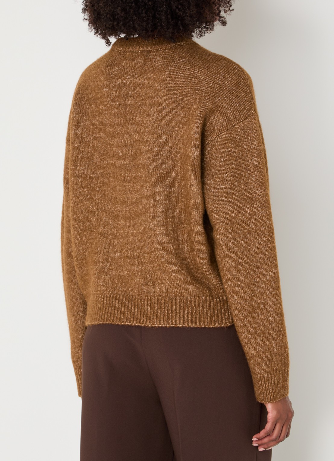 JOSH V Ize fijngebreide trui in alpaca wolblend - achterkant 2 cognac