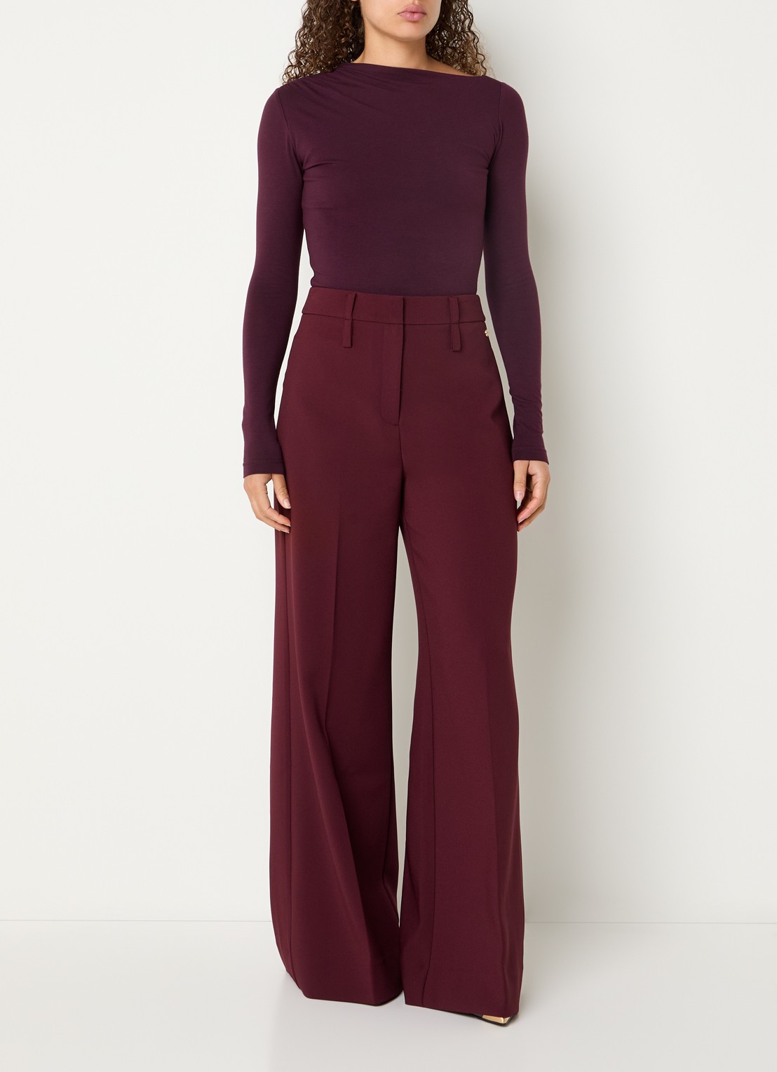 JOSH V Lenie top met ruches en asymmetrische hals - voorkant 3 aubergine