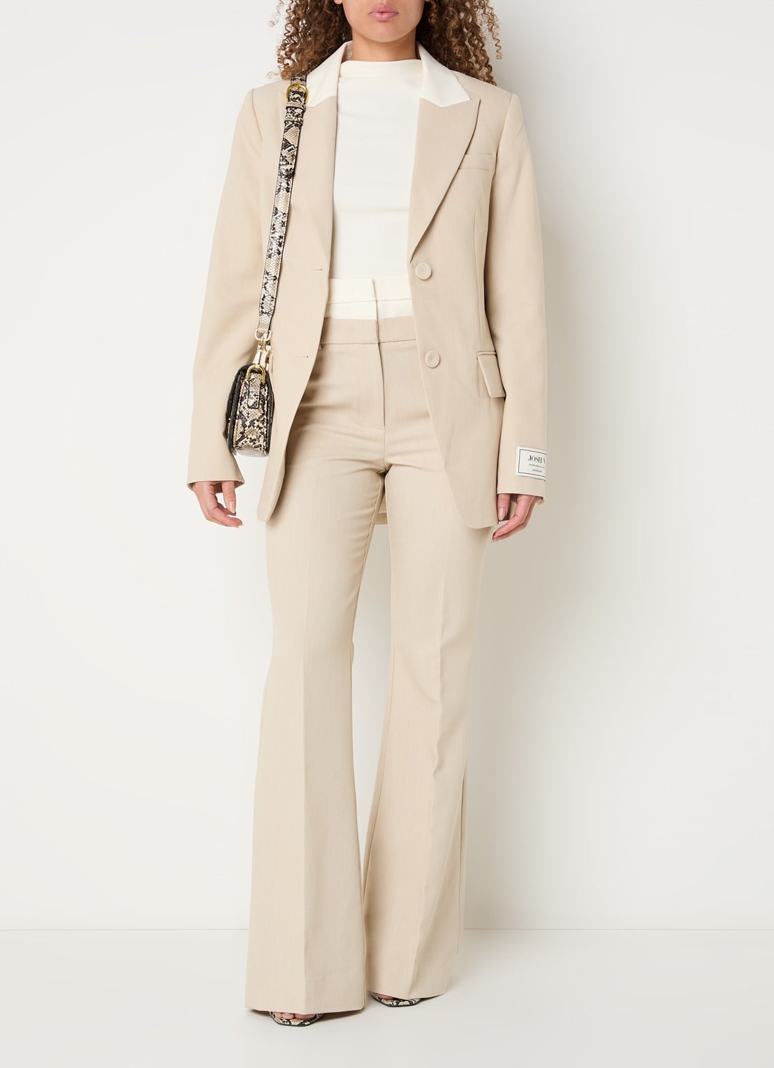 JOSH V Nila blazer met klepzakken - voorkant 2 beige