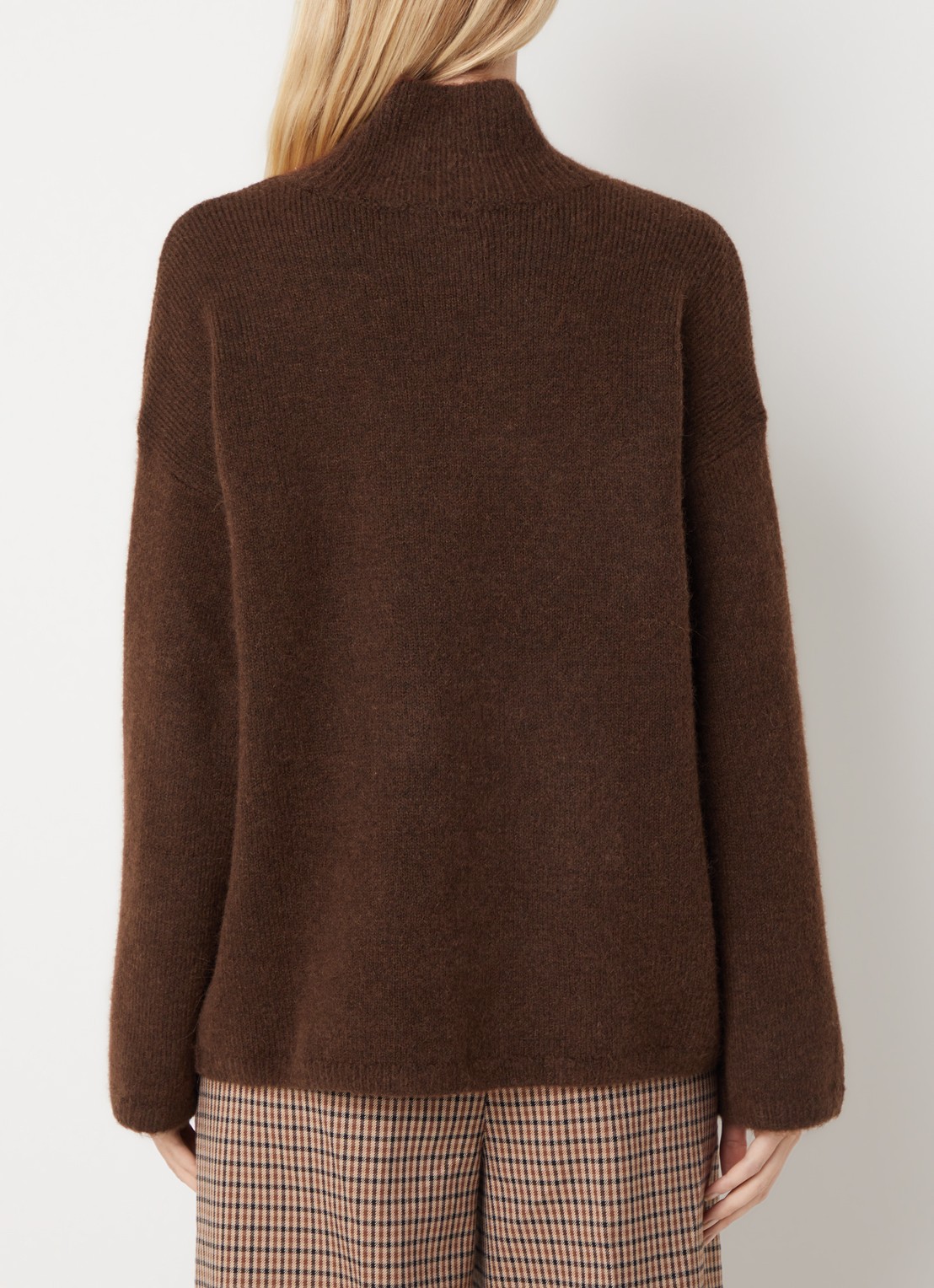 JOSH V Roelien grofgebreide trui in alpaca wolblend met col - achterkant donkerbruin