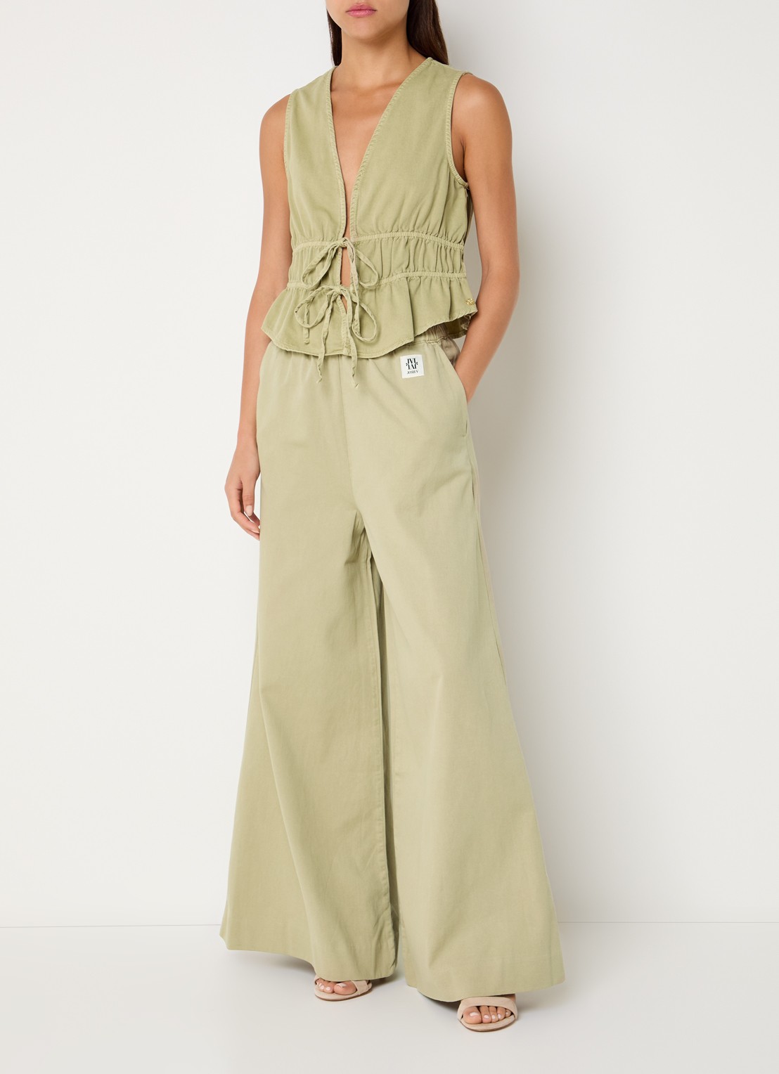 JOSH V Sera high waist wide fit broek met steekzakken - voorkant 4 lichtgroen