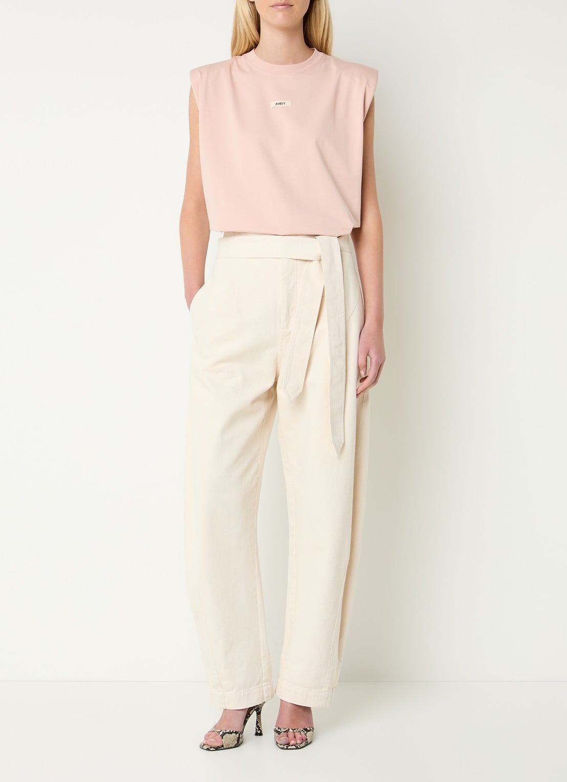 JOSH V Sue T-shirt met schoudervulling en logo - voorkant 3 roze