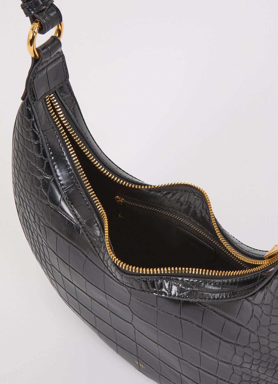 JW PEI Carly schoudertas met crocostructuur - detail 2 zwart