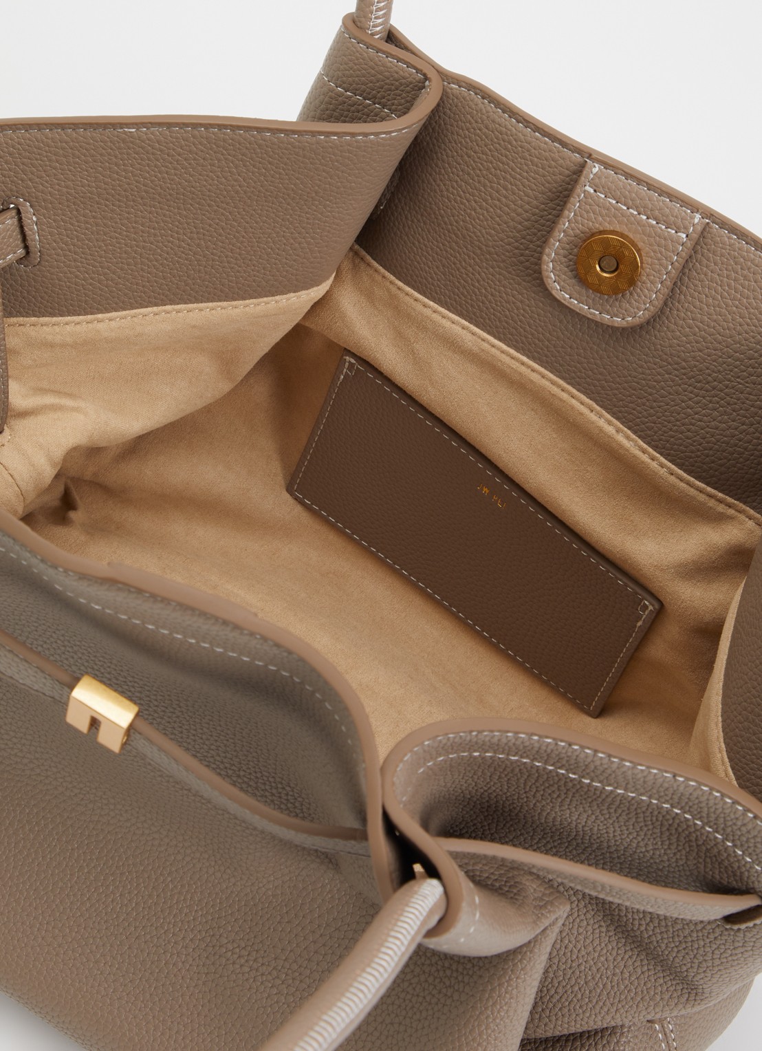 JW PEI Hana Medium schoudertas met logo - detail 2 taupe