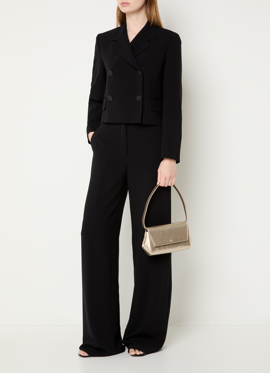 KAAI Ikon clutch van kalfsleer met lakfinish en verstelbare schouderriem - voorkant 7 goud