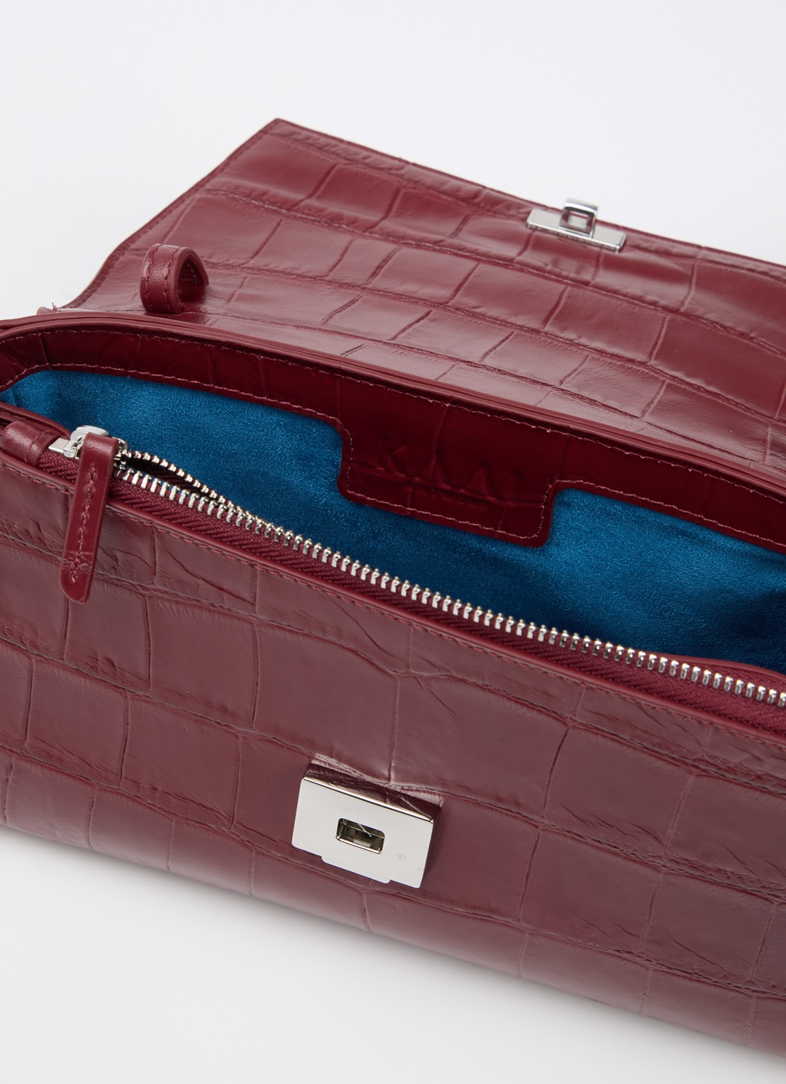 KAAI Ikon clutch van leer met afneembare schouderriem - detail 5 bordeauxrood