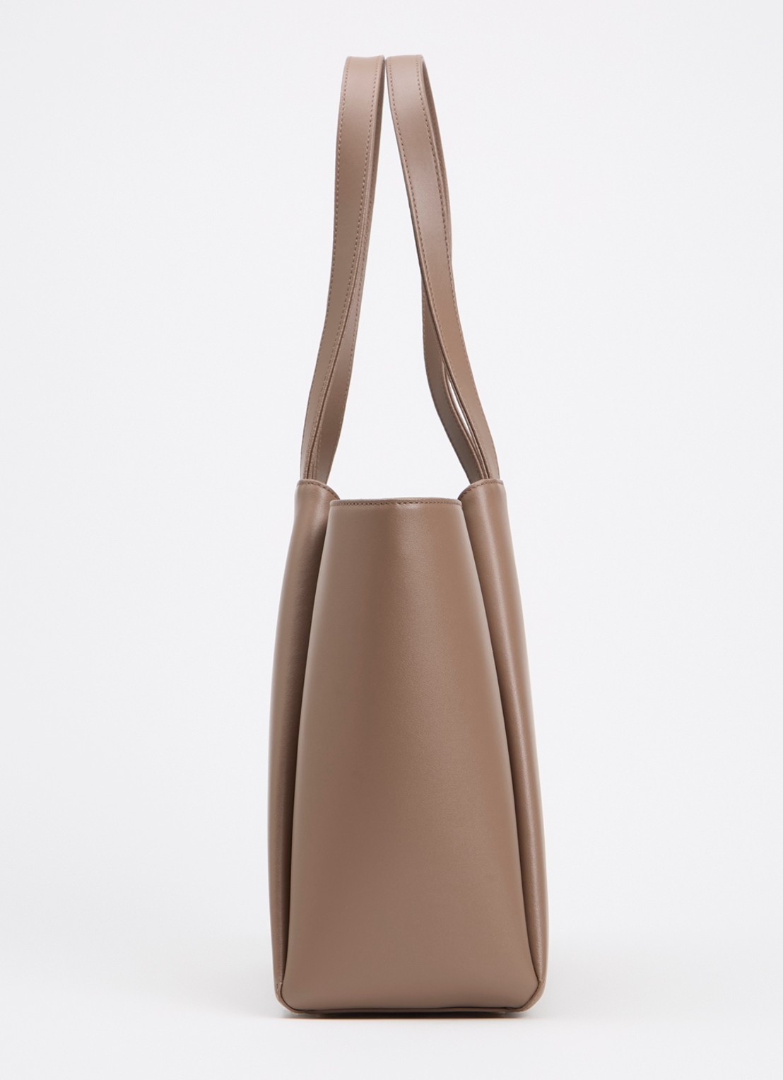 KAAI Midi Pyramid schoudertas van leer met 13,5 inch laptopvak - detail 4 taupe