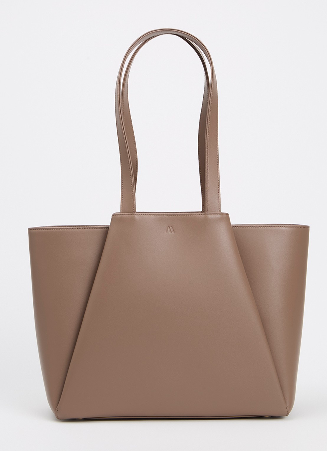 KAAI Midi Pyramid schoudertas van leer met 13,5 inch laptopvak - voorkant taupe