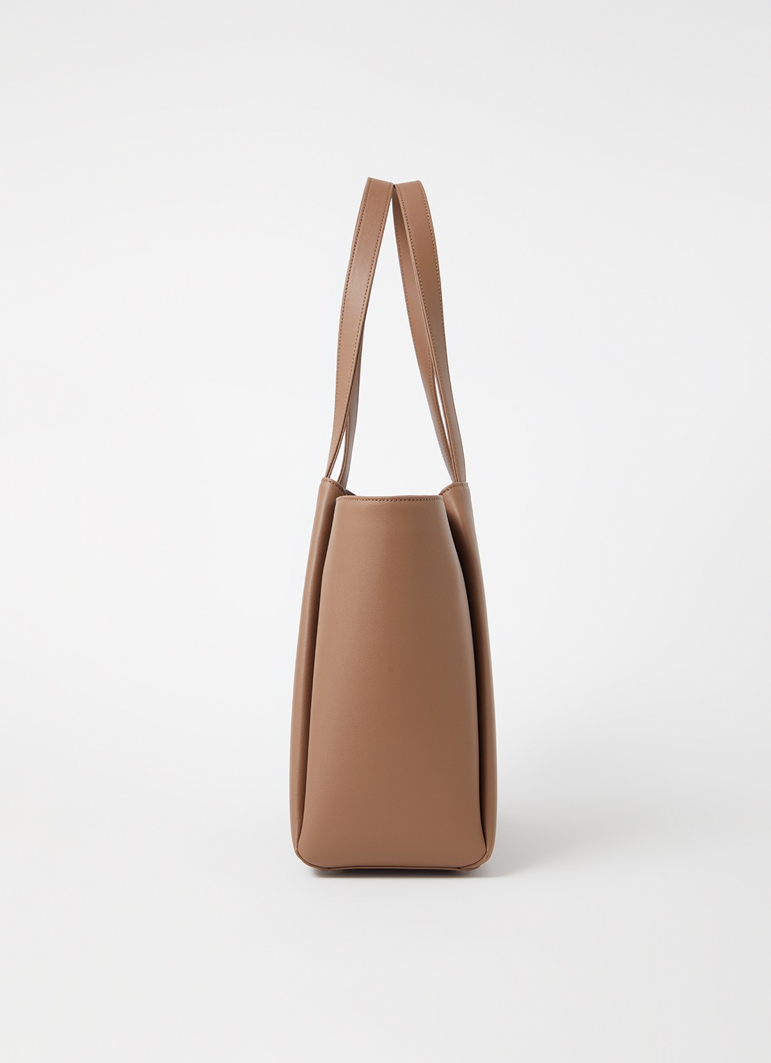 KAAI Midi Pyramid schoudertas van leer met 13,5 inch laptopvak - detail 3 taupe