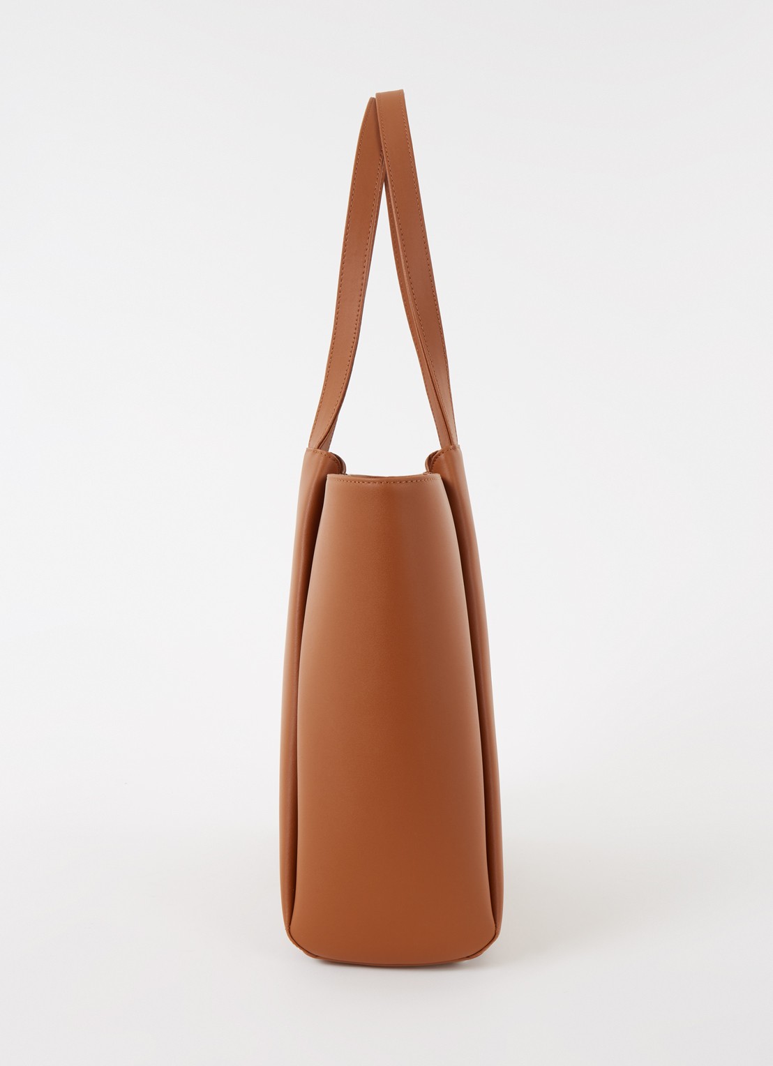 KAAI Midi Pyramid schoudertas van leer met 13,5 inch laptopvak - detail 3 cognac