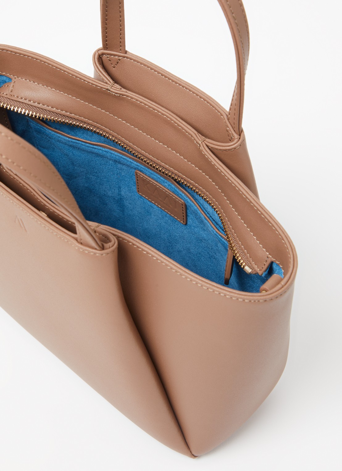 KAAI Mini Pyramid crossbodytas van leer - detail 3 taupe