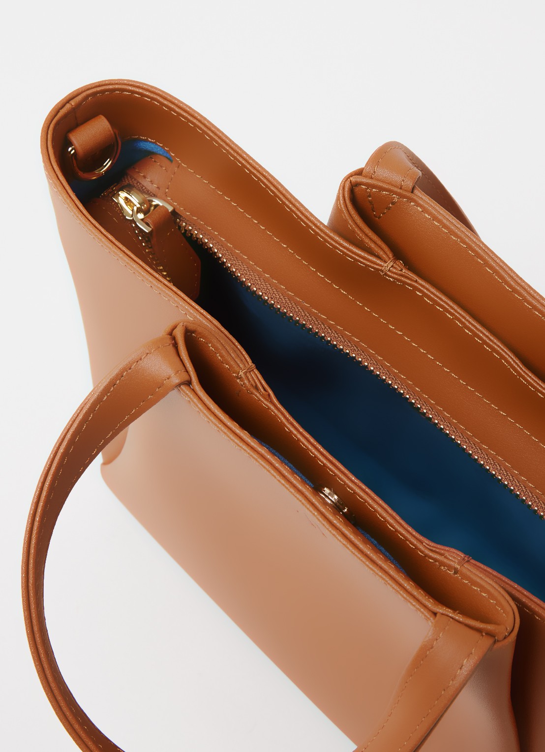 KAAI Mini Pyramid crossbodytas van leer - detail 2 bruin