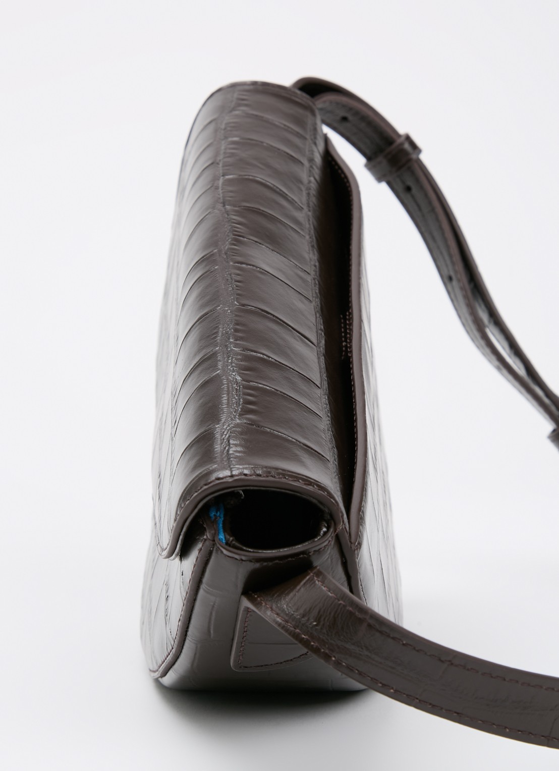 KAAI Rebel crossbodytas van kalfsleer  - detail 5 donkerbruin