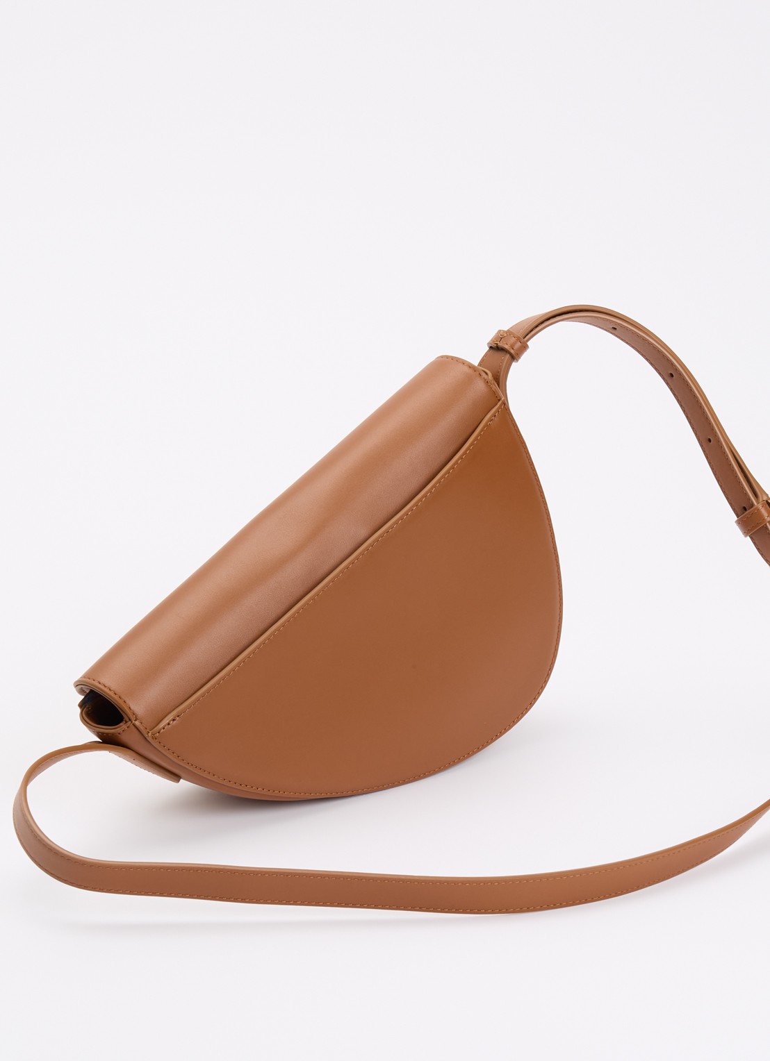 KAAI Rebel crossbodytas van leer - achterkant 3 cognac
