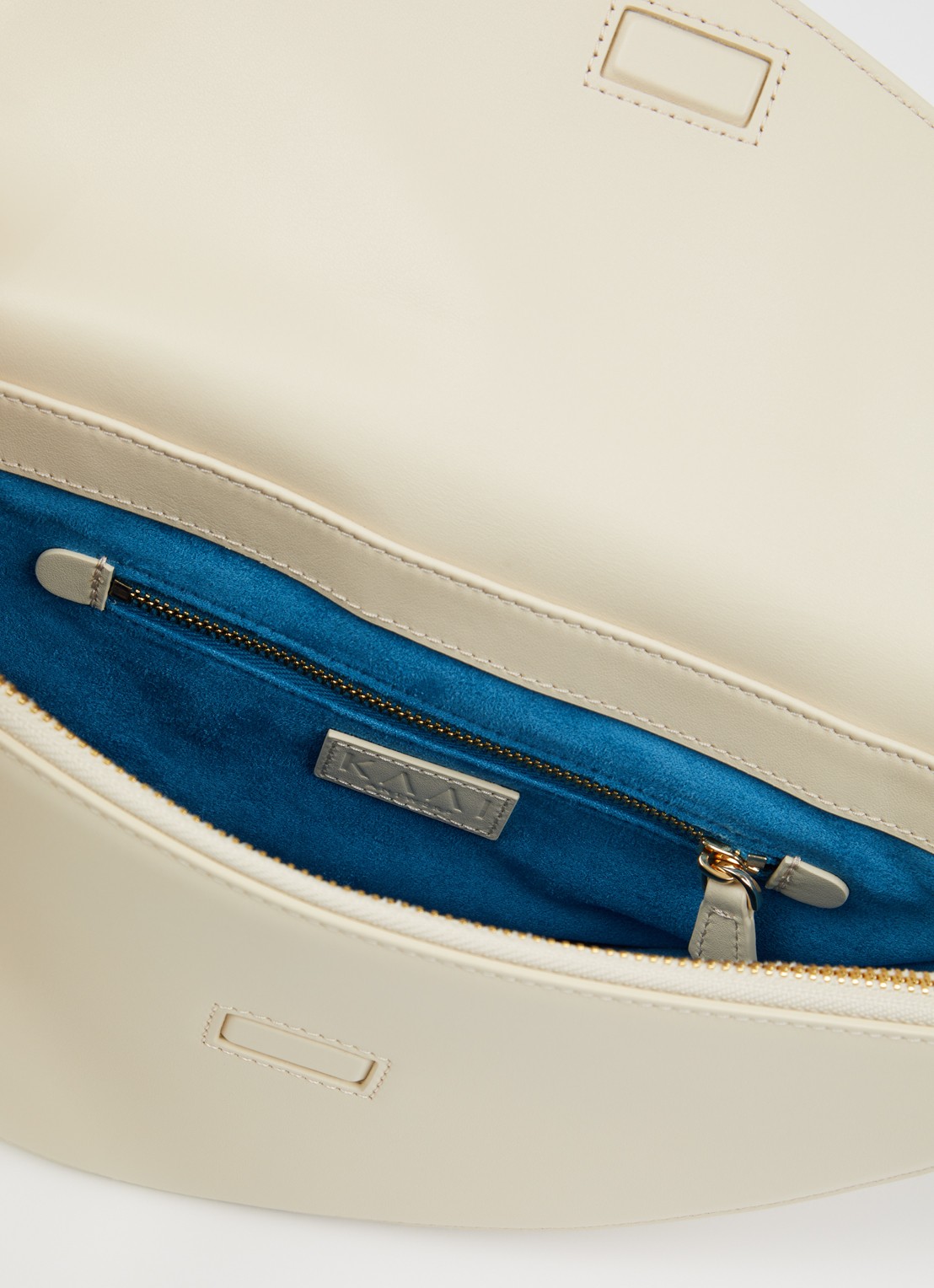 KAAI Rebel crossbodytas van leer - detail 2 creme