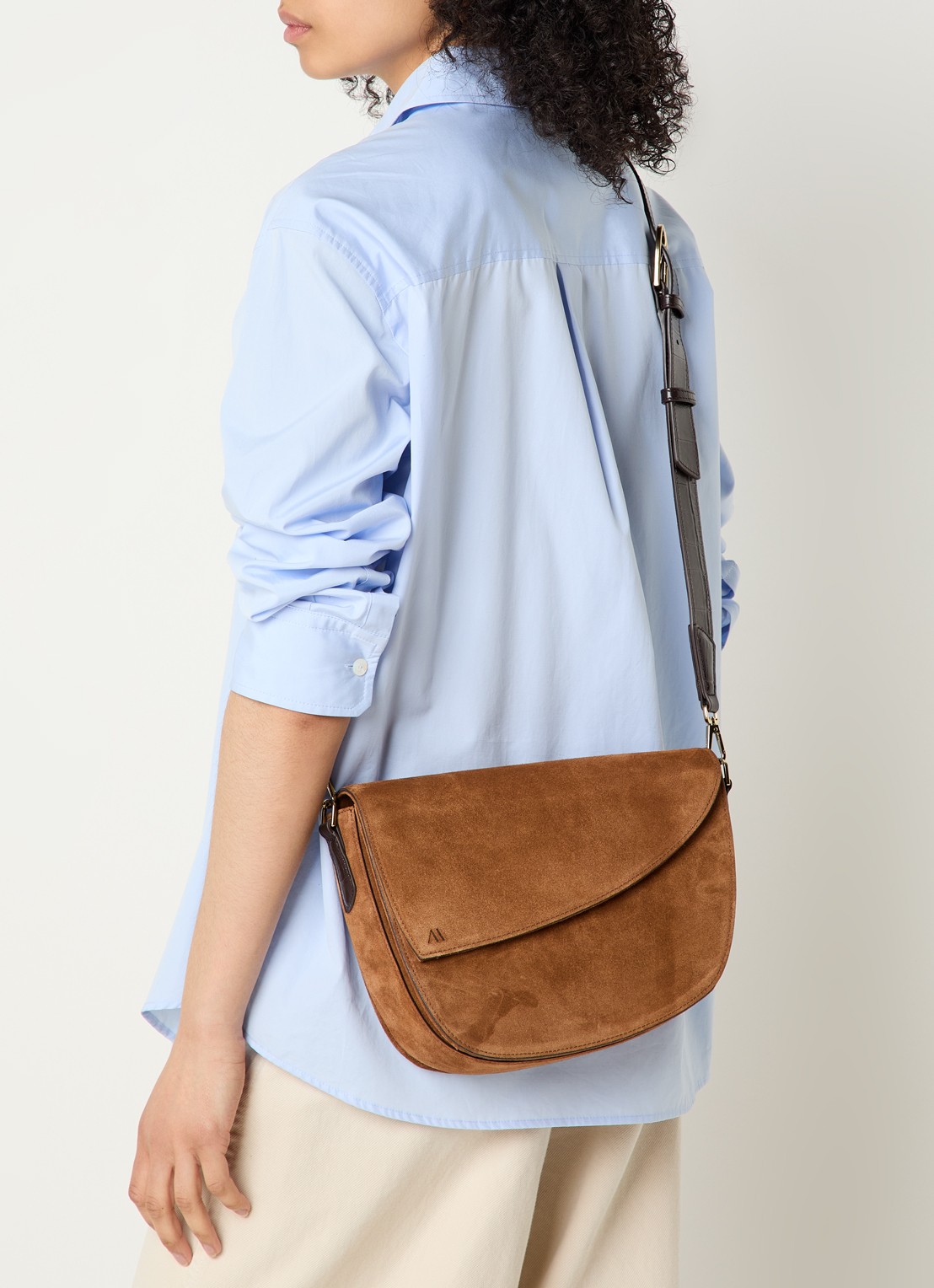 KAAI Rebel crossbodytas van suède - voorkant 6 cognac