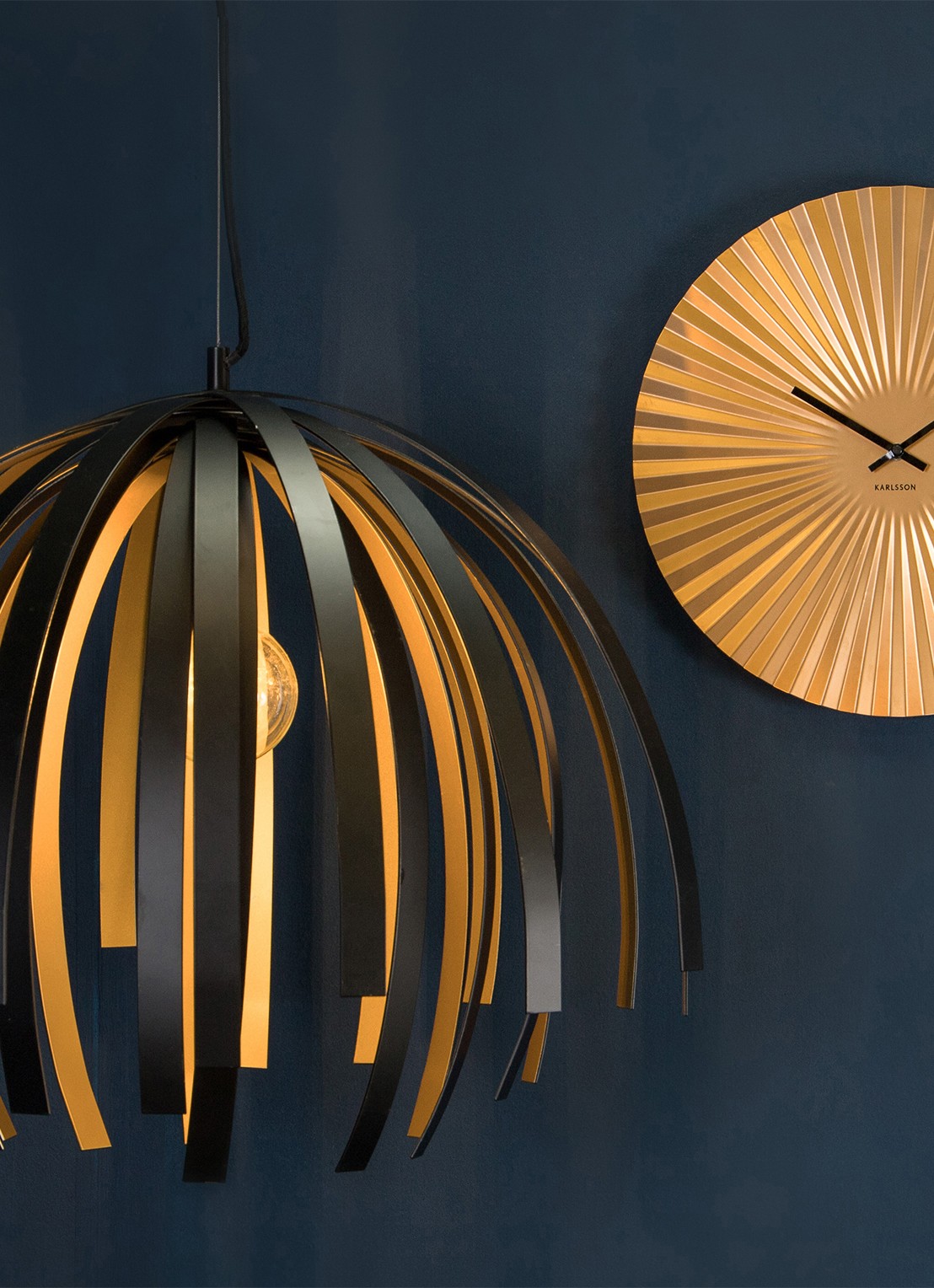 Karlsson Wandklok 40 cm - voorkant 2 goud