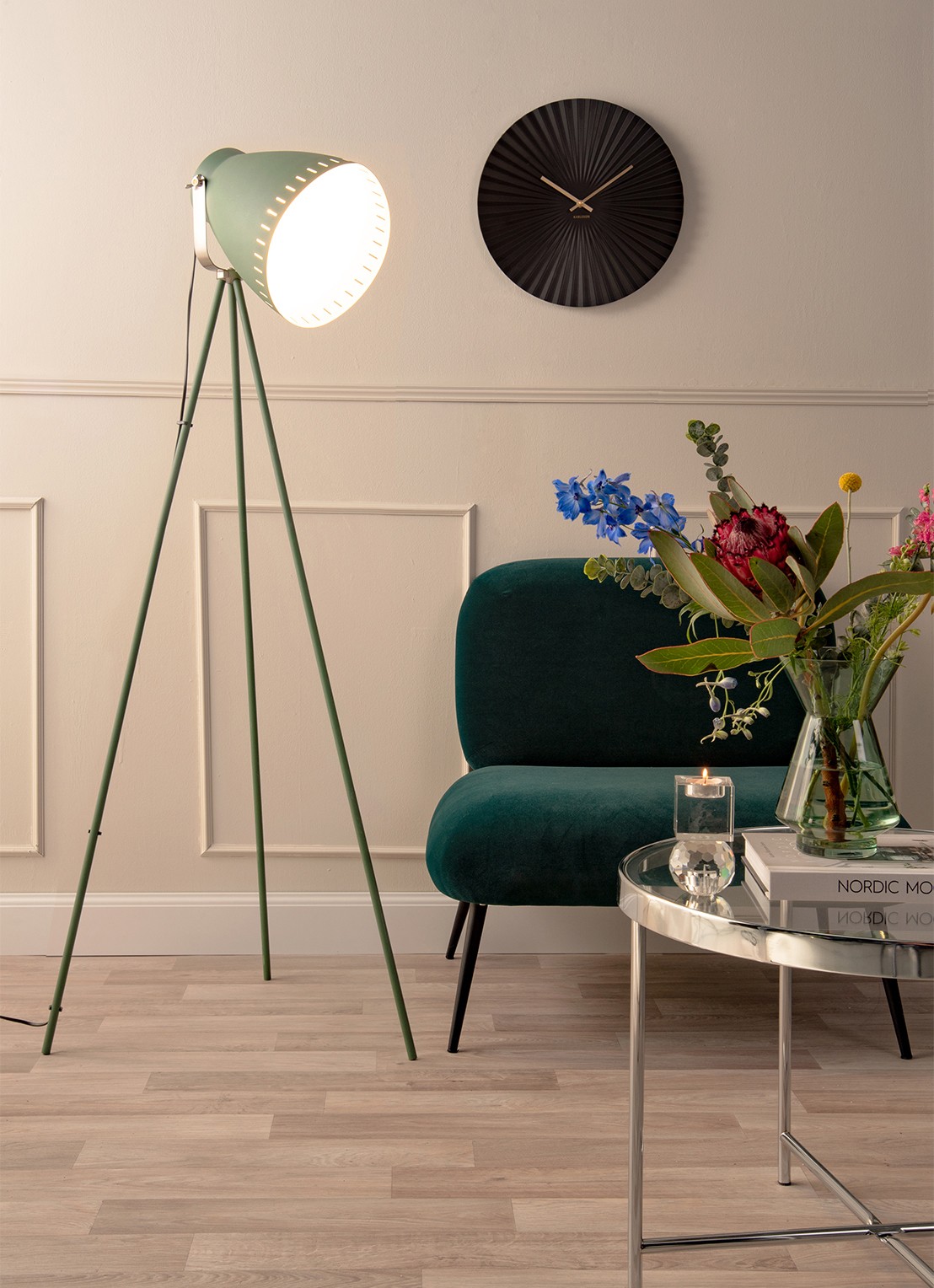 Karlsson Wandklok 40 cm - detail zwart