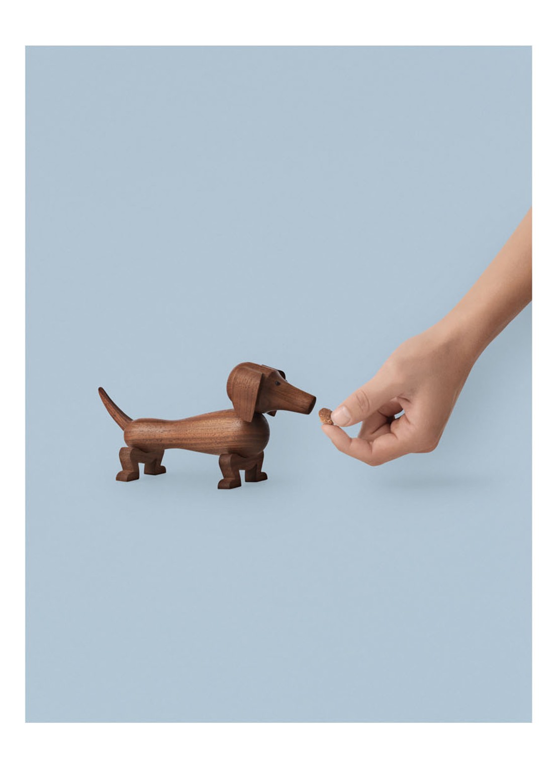 Kay Bojesen Dog ornament 10,5 cm - detail 2 hazelnootbruin