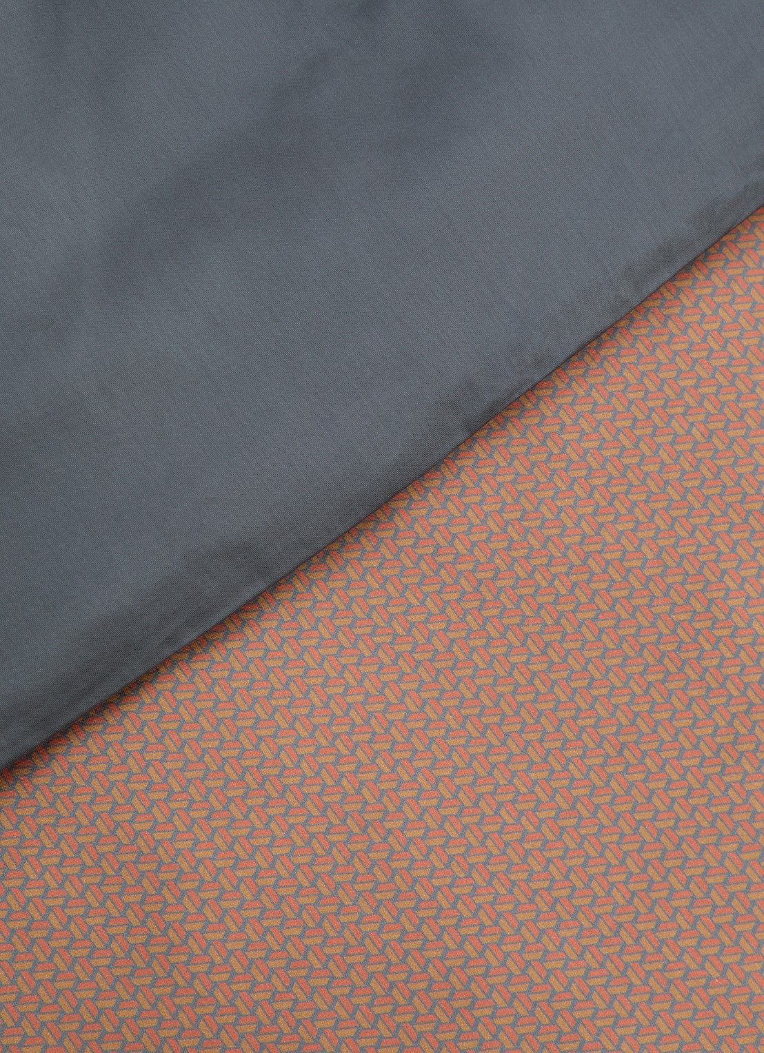 Kayori Myoko dekbedovertrekset van katoensatijn 200TC - inclusief kussenslopen - detail 4 roodbruin