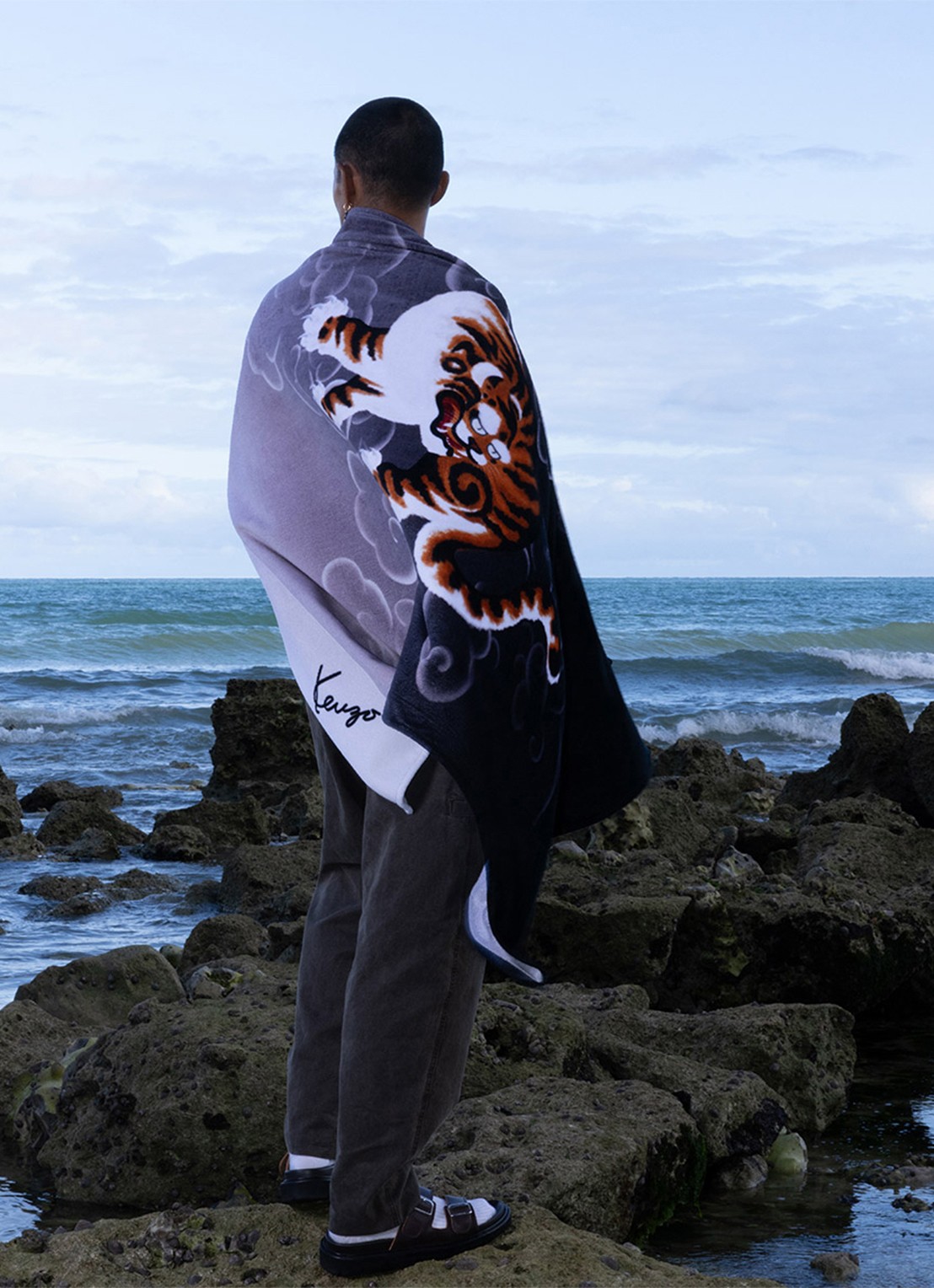 KENZO Cloud strandlaken 100 x 170 cm - detail 4 zwart