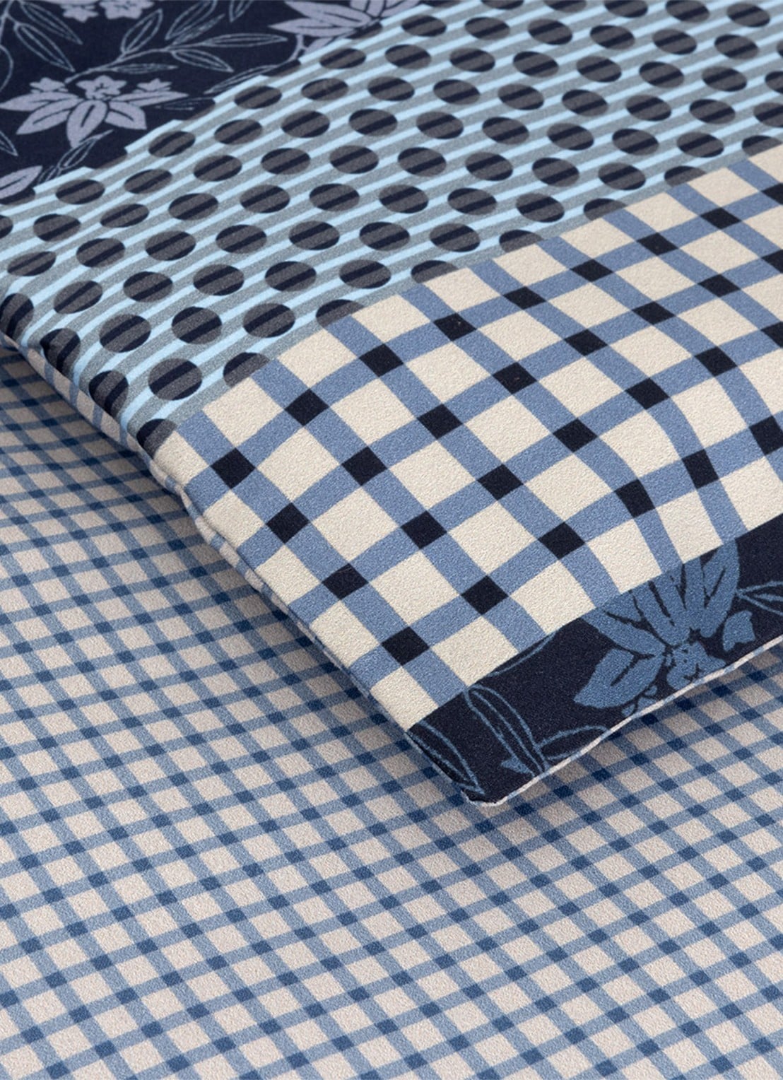 KENZO Rythm dekbedovertrek van katoensatijn 300TC - exclusief kussenslopen - voorkant 2 donkerblauw