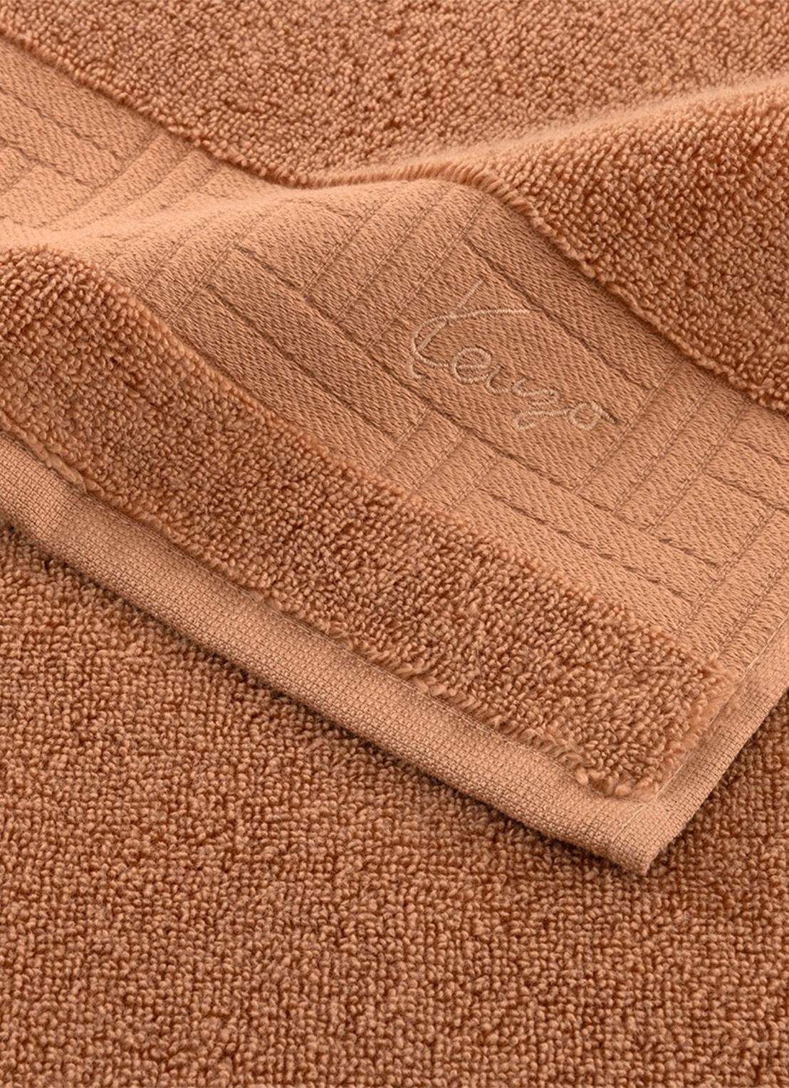 KENZO Weave badhanddoek - 55 x 100 cm - achterkant 3 camel