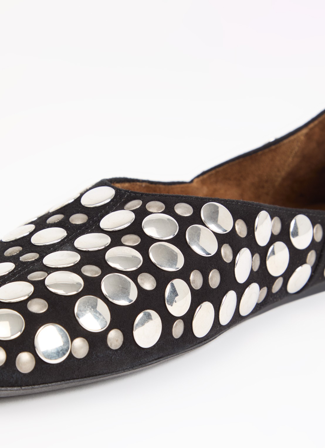Khaite Ballerina van suède met studs - detail 5 zwart