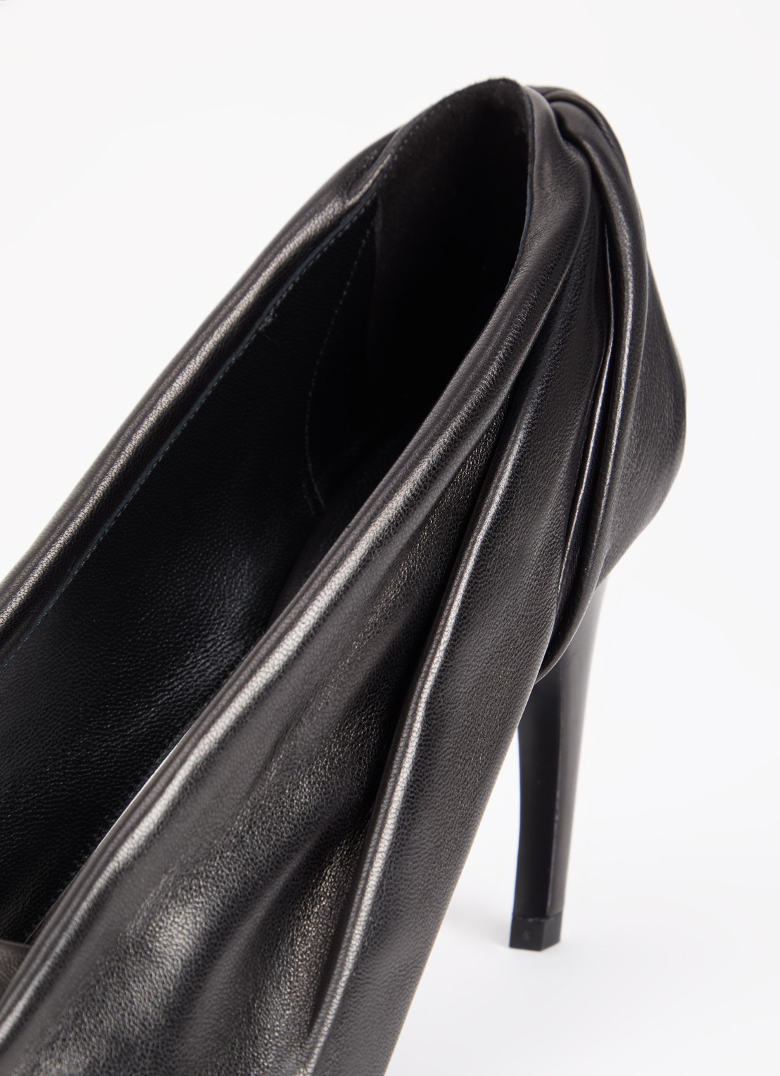 Khaite Eve pump van kalfsleer - detail 4 zwart